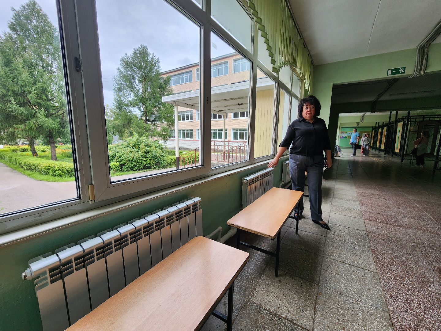 чехов, улица мира 7а, гимназия 7, подготовка к новому учебному году, текущий ремонт спортзала, обновление системы отопления, новые радиаторы отопления, благоустройство двора, покос травы, уборка мусора, покраска стен и потолка, директор гимназии елена рубцова,