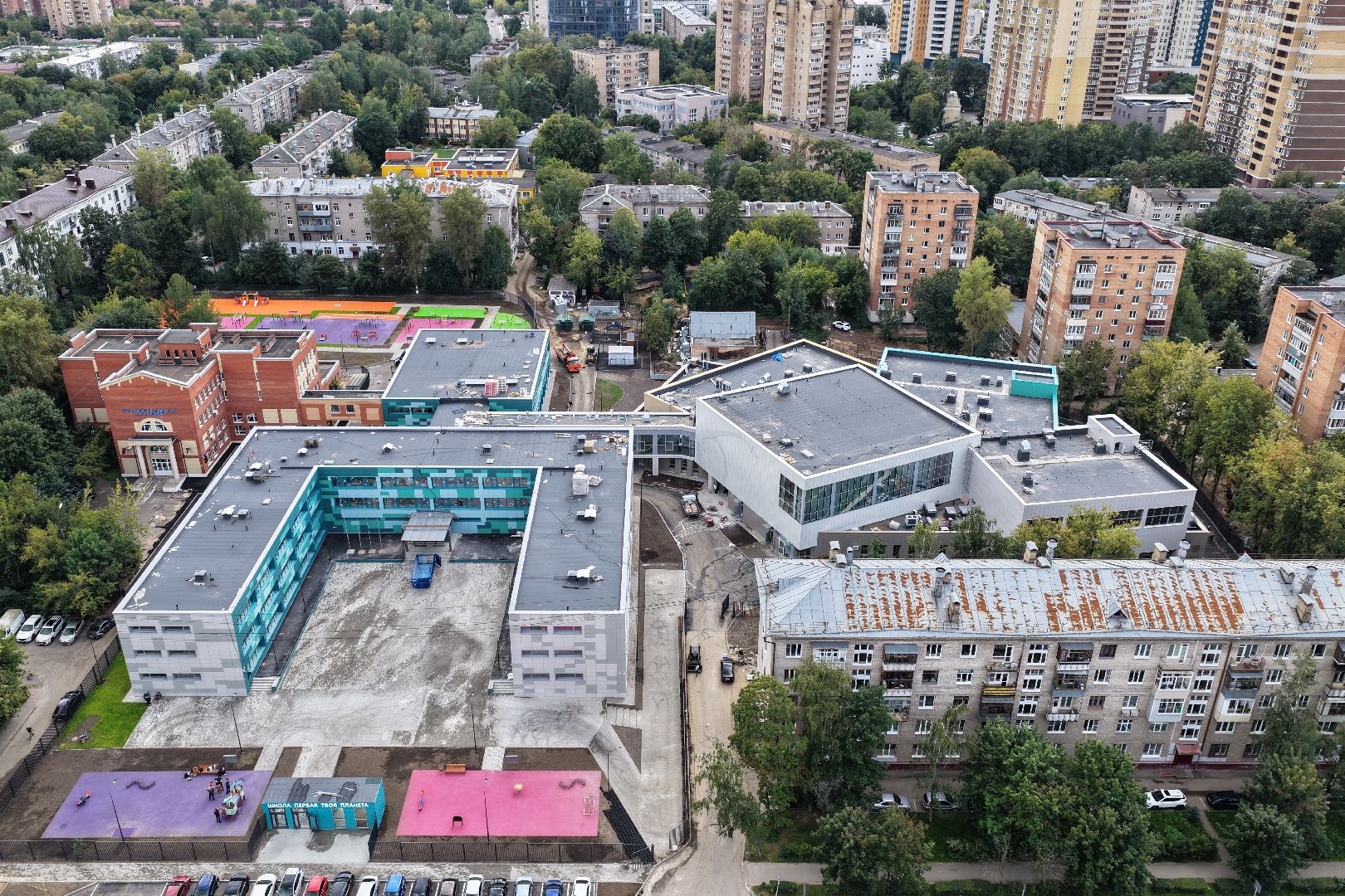 видео с коптера, школа 1 в дубне,  школа 1 в королеве, пристройка к школе 1 в королеве,