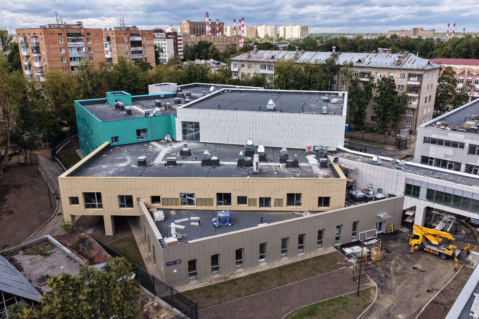 видео с коптера, школа 1 в дубне,  школа 1 в королеве, пристройка к школе 1 в королеве,