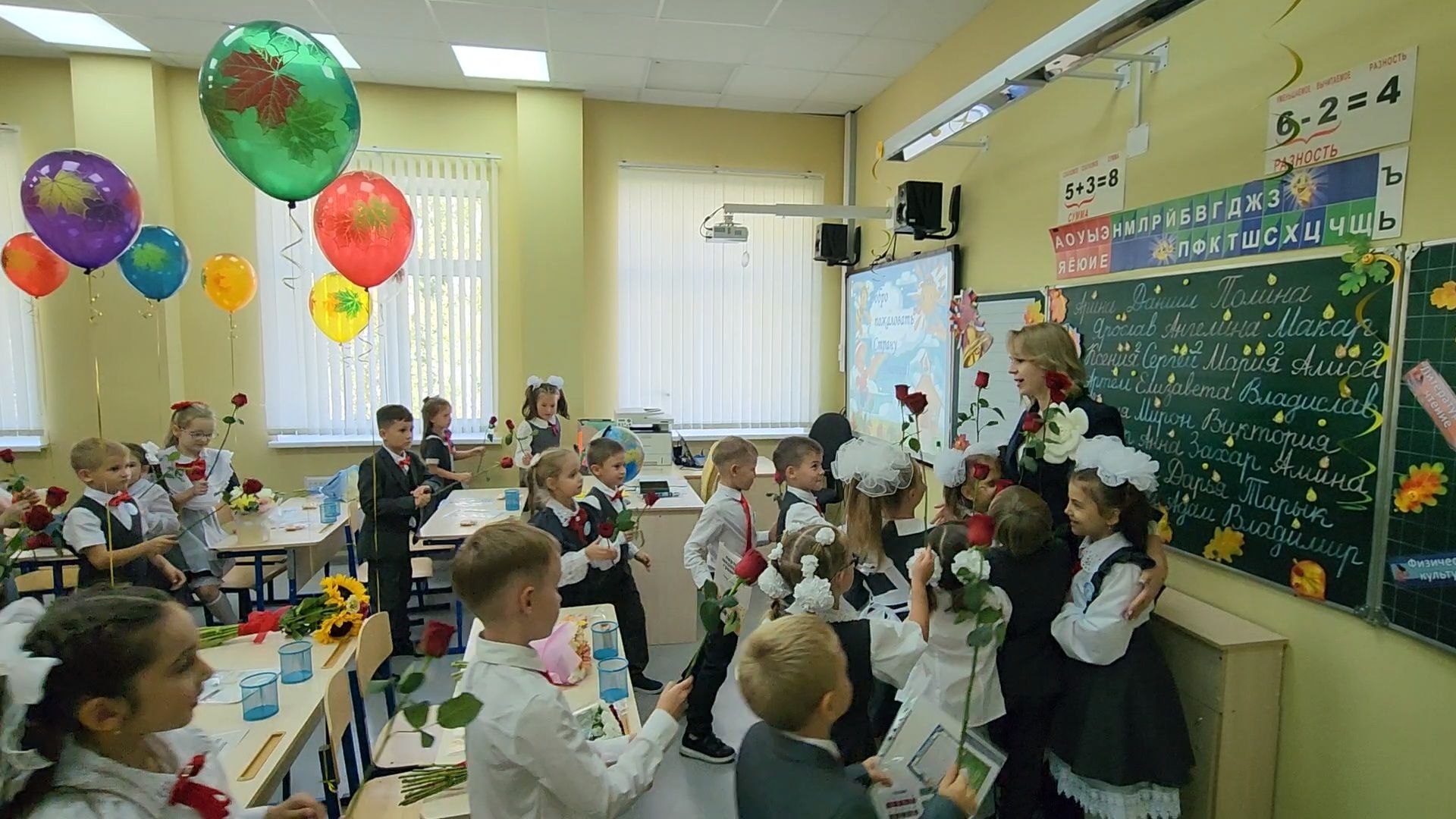 чехов, микрорайон губернский, улица уездная 6, школа 10, день знаний, первый звонок, 1 сентября, торжественная линейка, первоклассники, готовность к новому учебному году, учебники, учителя, ремонт, благоустройство, первый заместитель главы округа, денис юрков, директор школы 10 константин значков,мороженое, губернатор московской области,