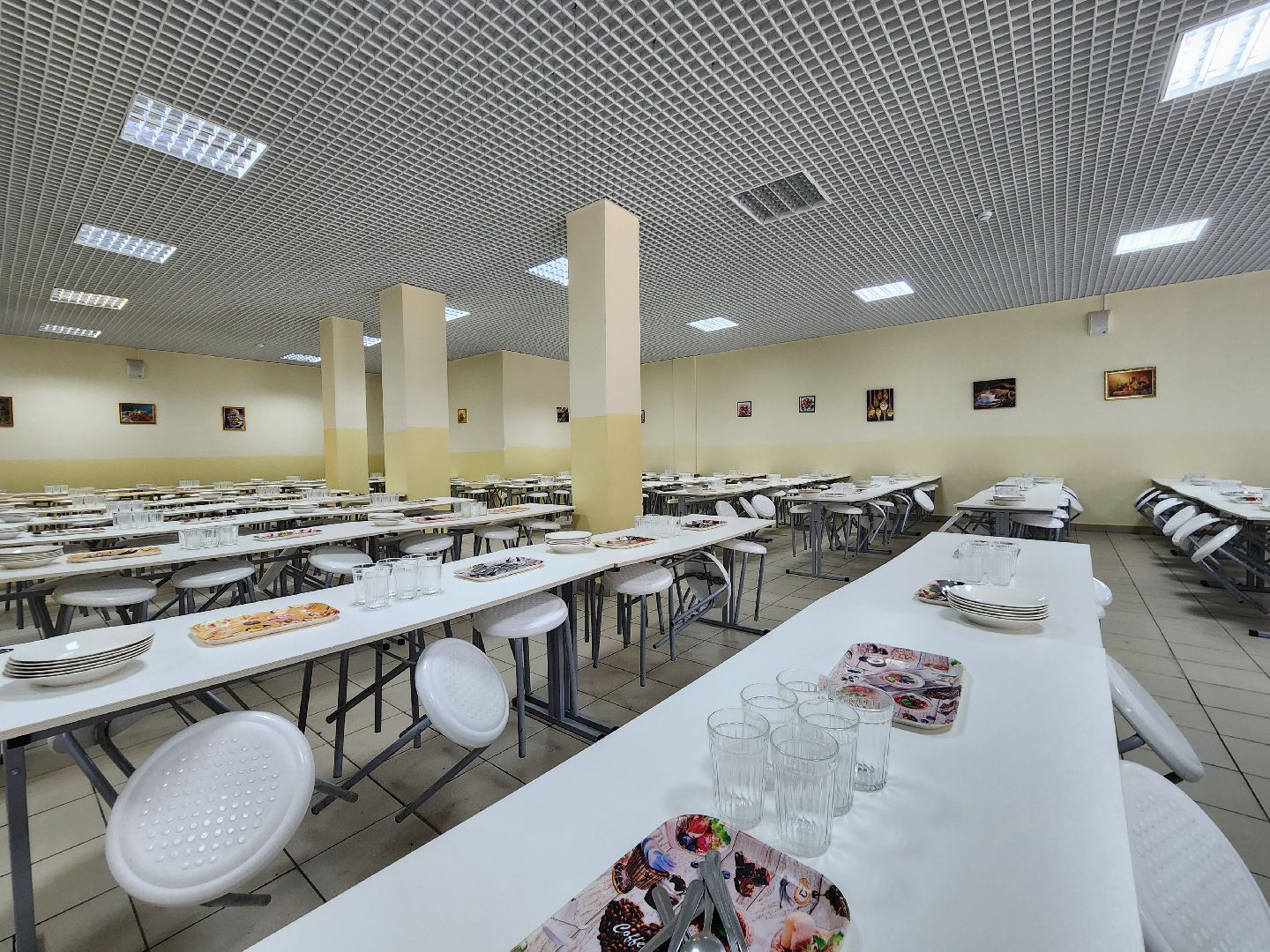 чехов, микрорайон губернский, улица уездная 6, школа 10, день знаний, первый звонок, 1 сентября, торжественная линейка, первоклассники, готовность к новому учебному году, учебники, учителя, ремонт, благоустройство, первый заместитель главы округа, денис юрков, директор школы 10 константин значков,мороженое, губернатор московской области,