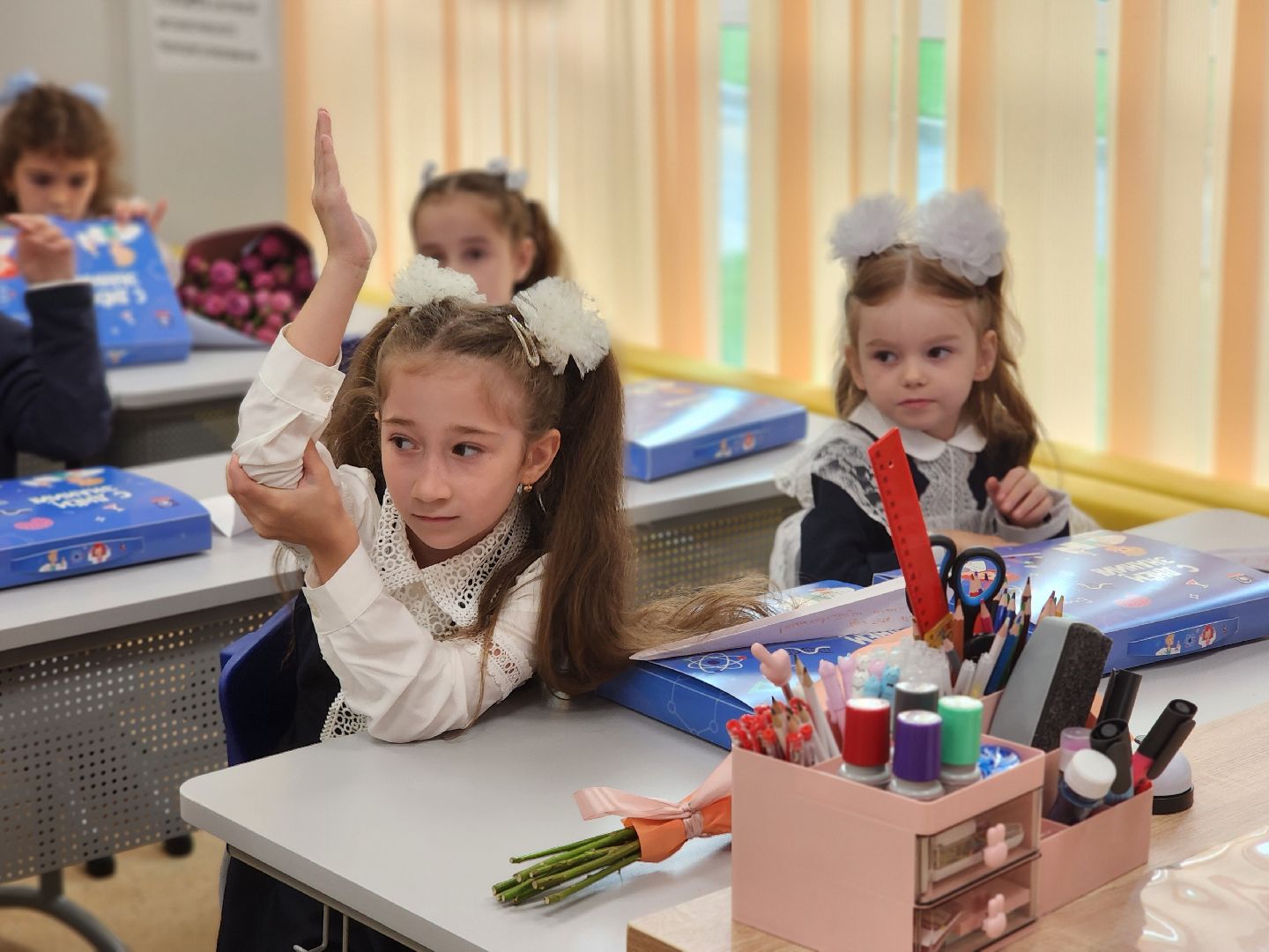 королёв, день знаний, школа 1 в королеве , космонавт олег кононенко,