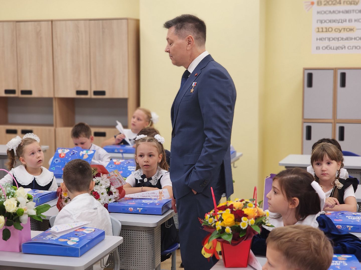королёв, день знаний, школа 1 в королеве , космонавт олег кононенко,