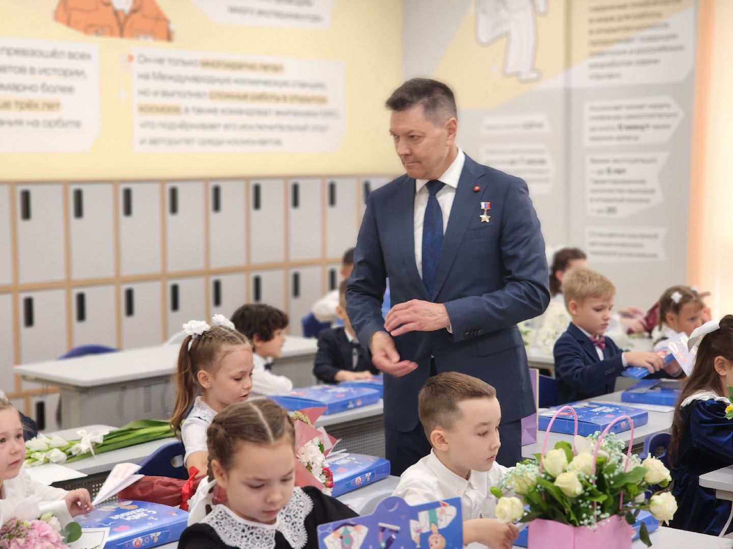 королёв, день знаний, школа 1 в королеве , космонавт олег кононенко,