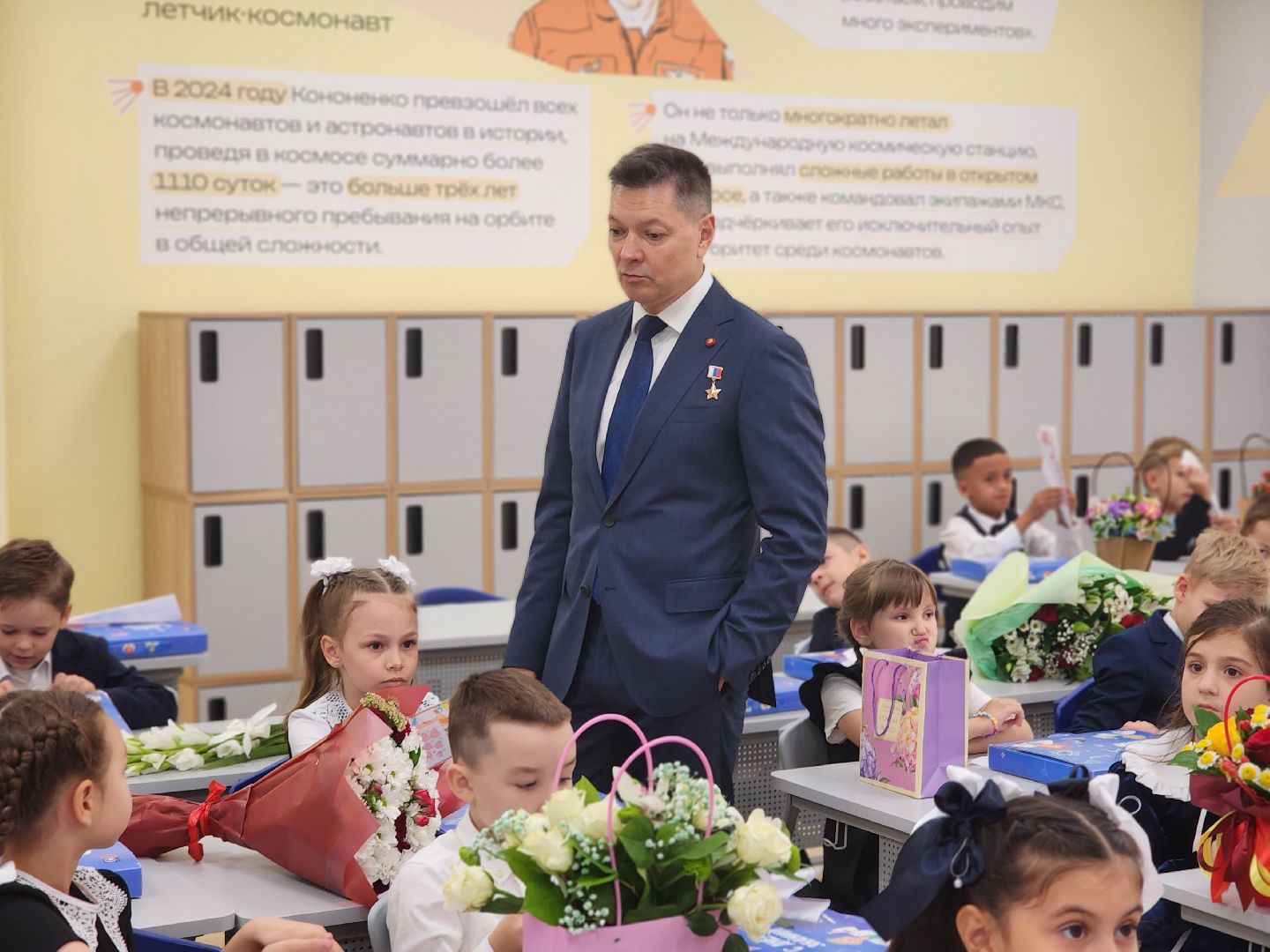 королёв, день знаний, школа 1 в королеве , космонавт олег кононенко,