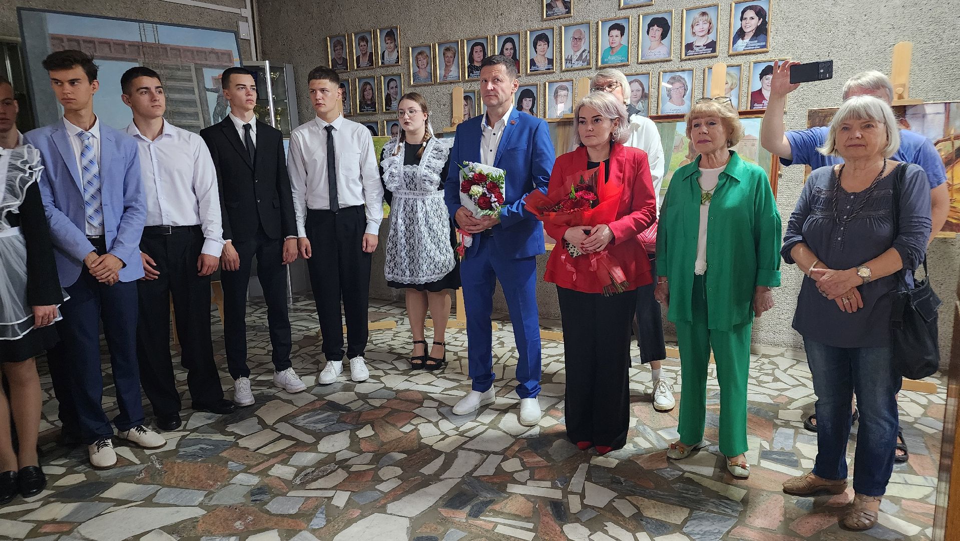 культура, гимназия протвино, выставка живописи,