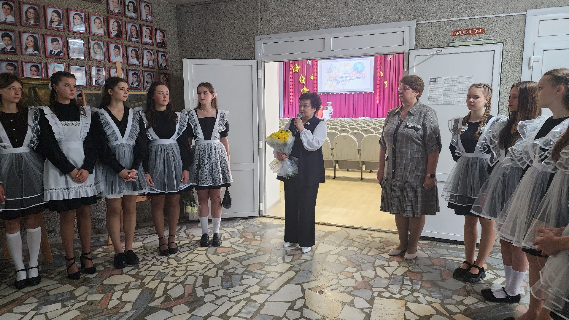 культура, гимназия протвино, выставка живописи,