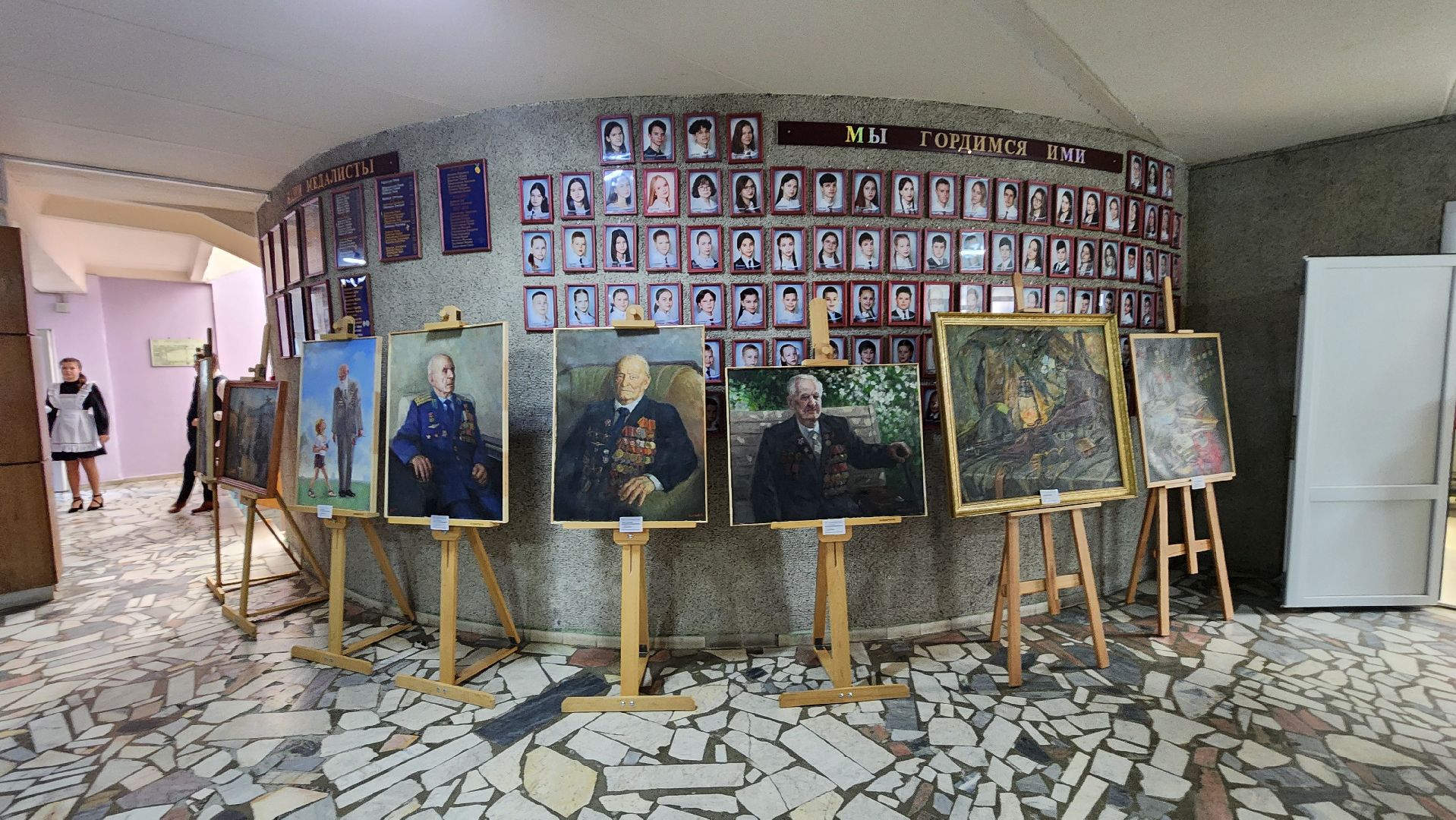 культура, гимназия протвино, выставка живописи,