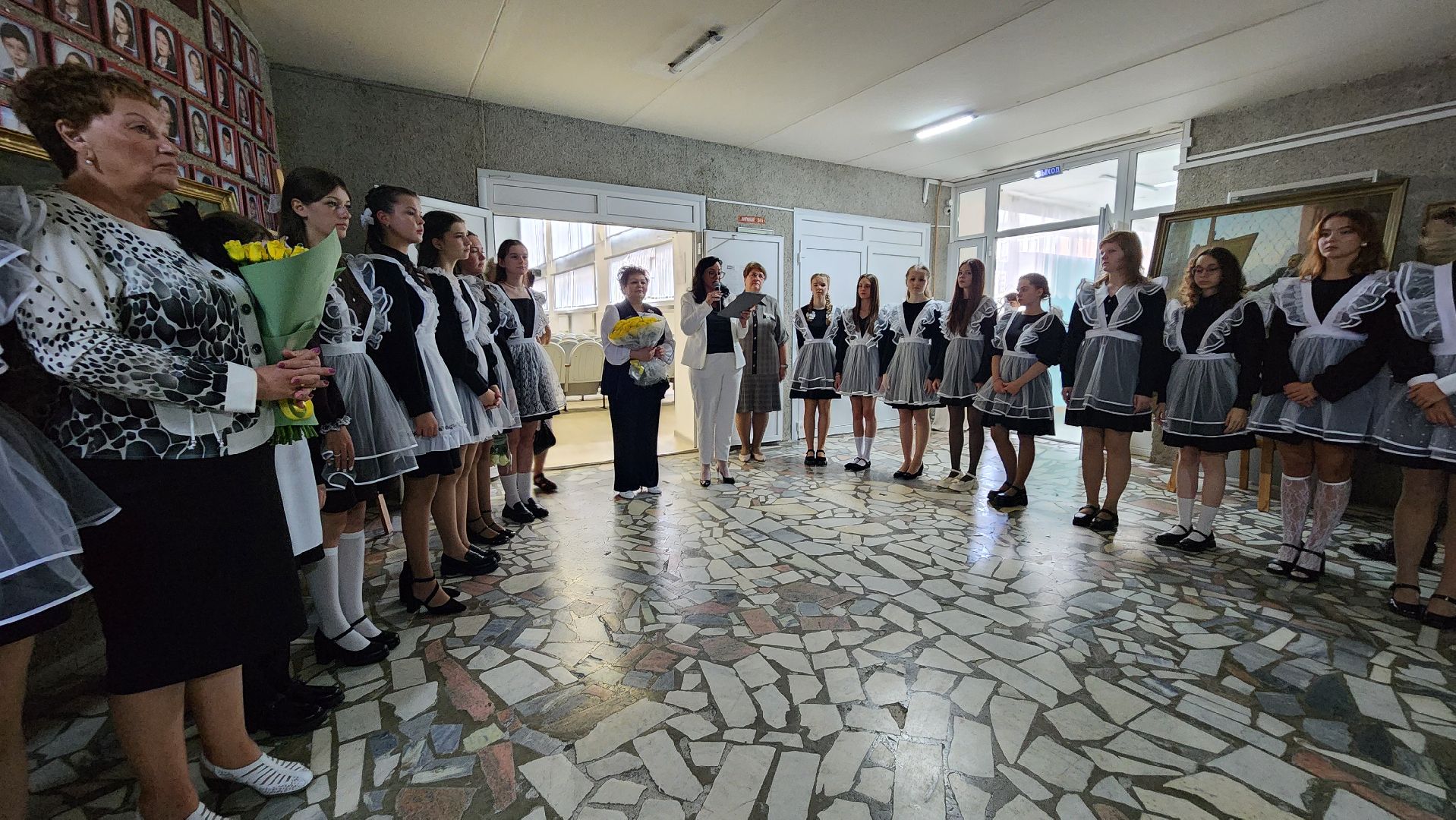 культура, гимназия протвино, выставка живописи,