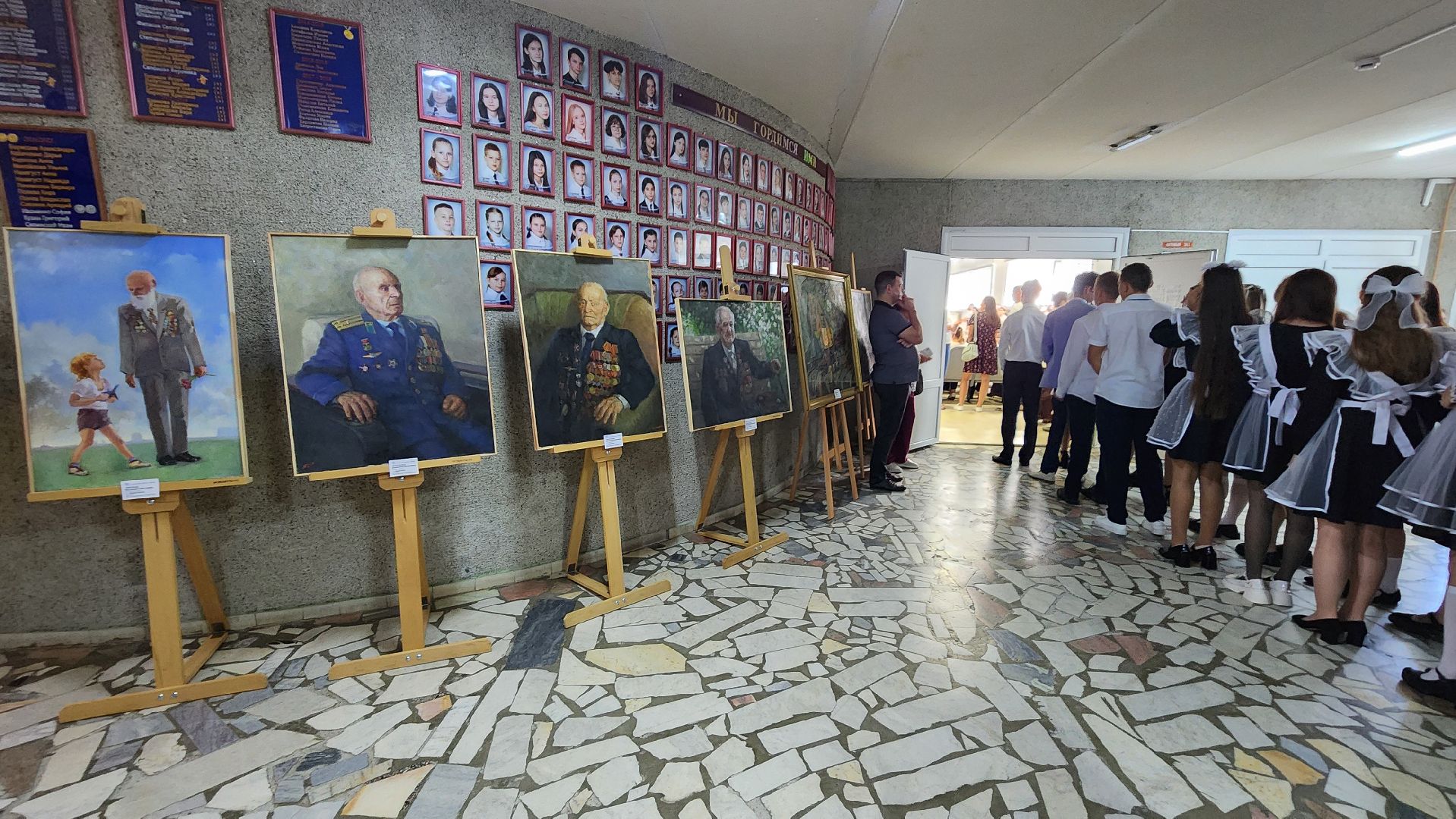 культура, гимназия протвино, выставка живописи,