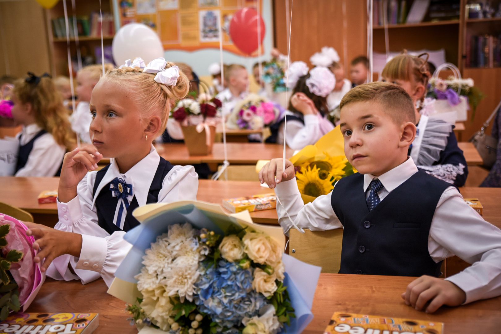 бронницы, день знаний в школе, 1 сентября , школа имени тимофеева в бронницах, дети,