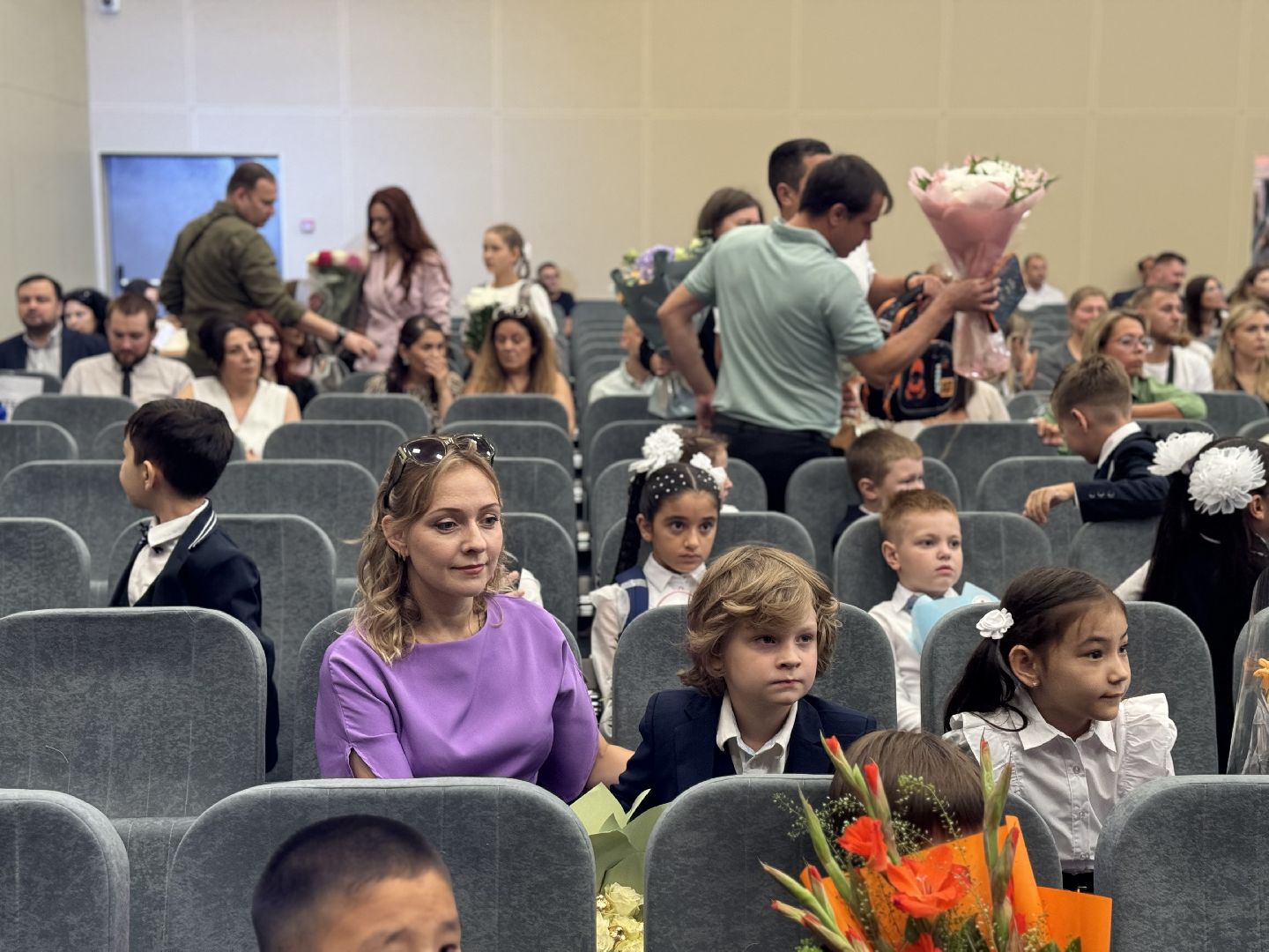 жк римский,  новая школа, ленинский городской округ, 1 сентября, первоклассники, линейка,