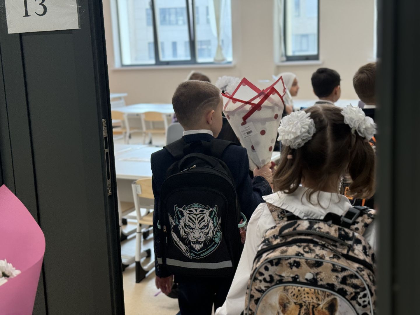 жк римский,  новая школа, ленинский городской округ, 1 сентября, первоклассники, линейка,