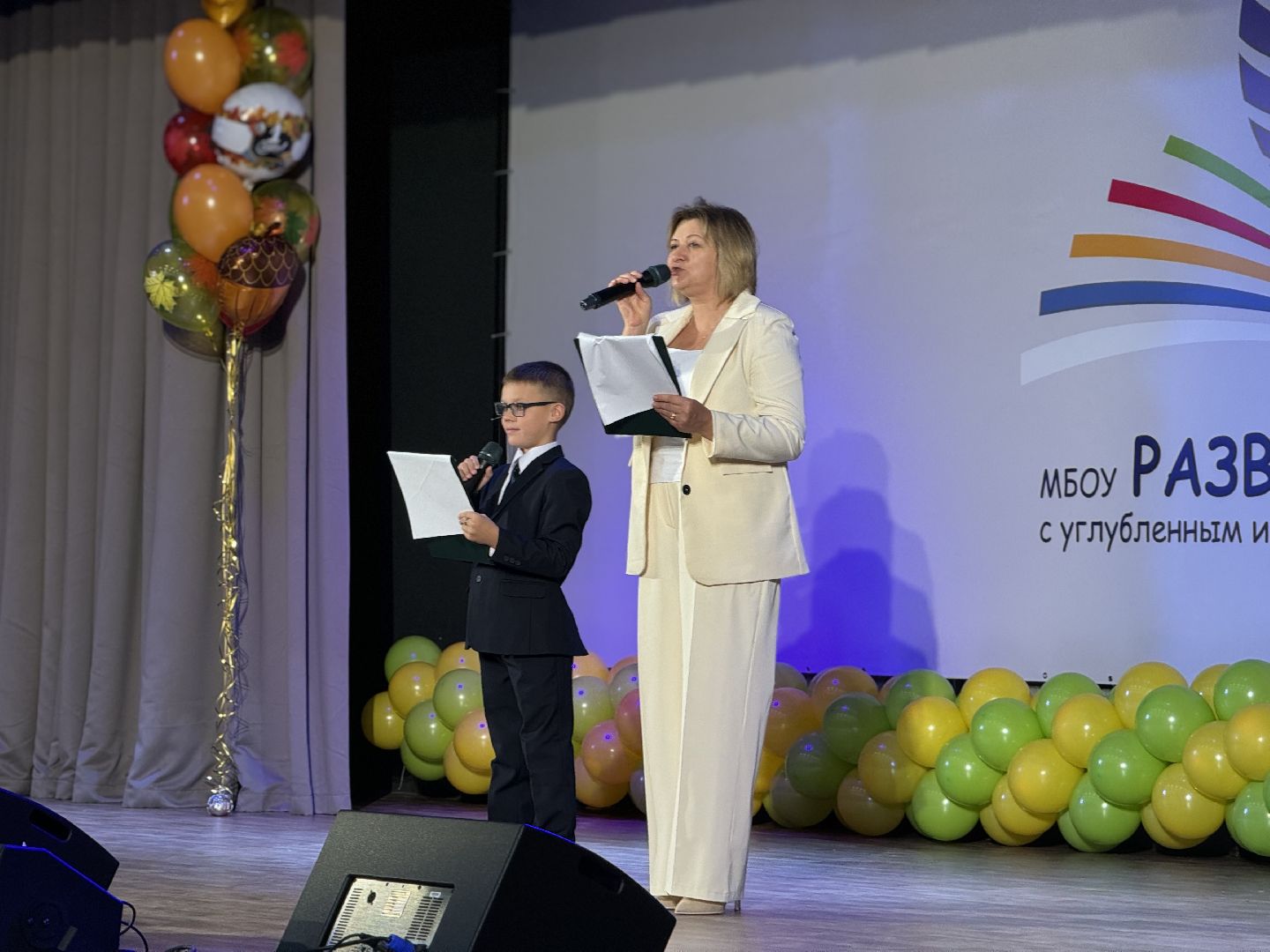 жк римский,  новая школа, ленинский городской округ, 1 сентября, первоклассники, линейка,