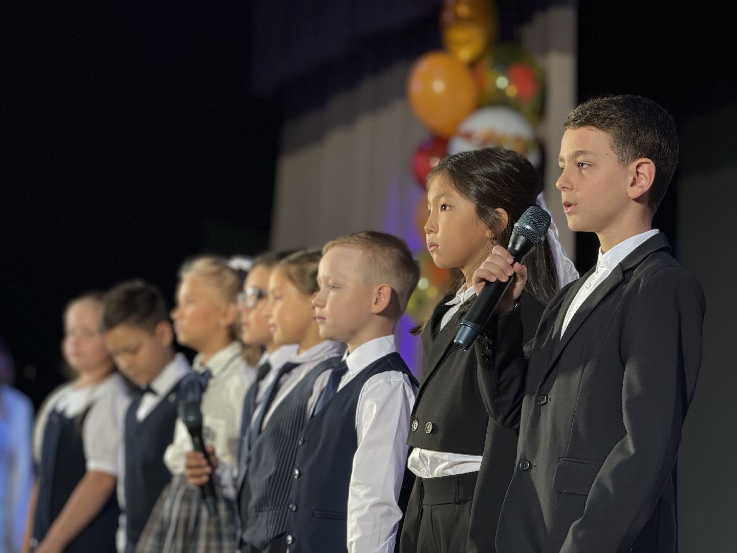 жк римский,  новая школа, ленинский городской округ, 1 сентября, первоклассники, линейка,