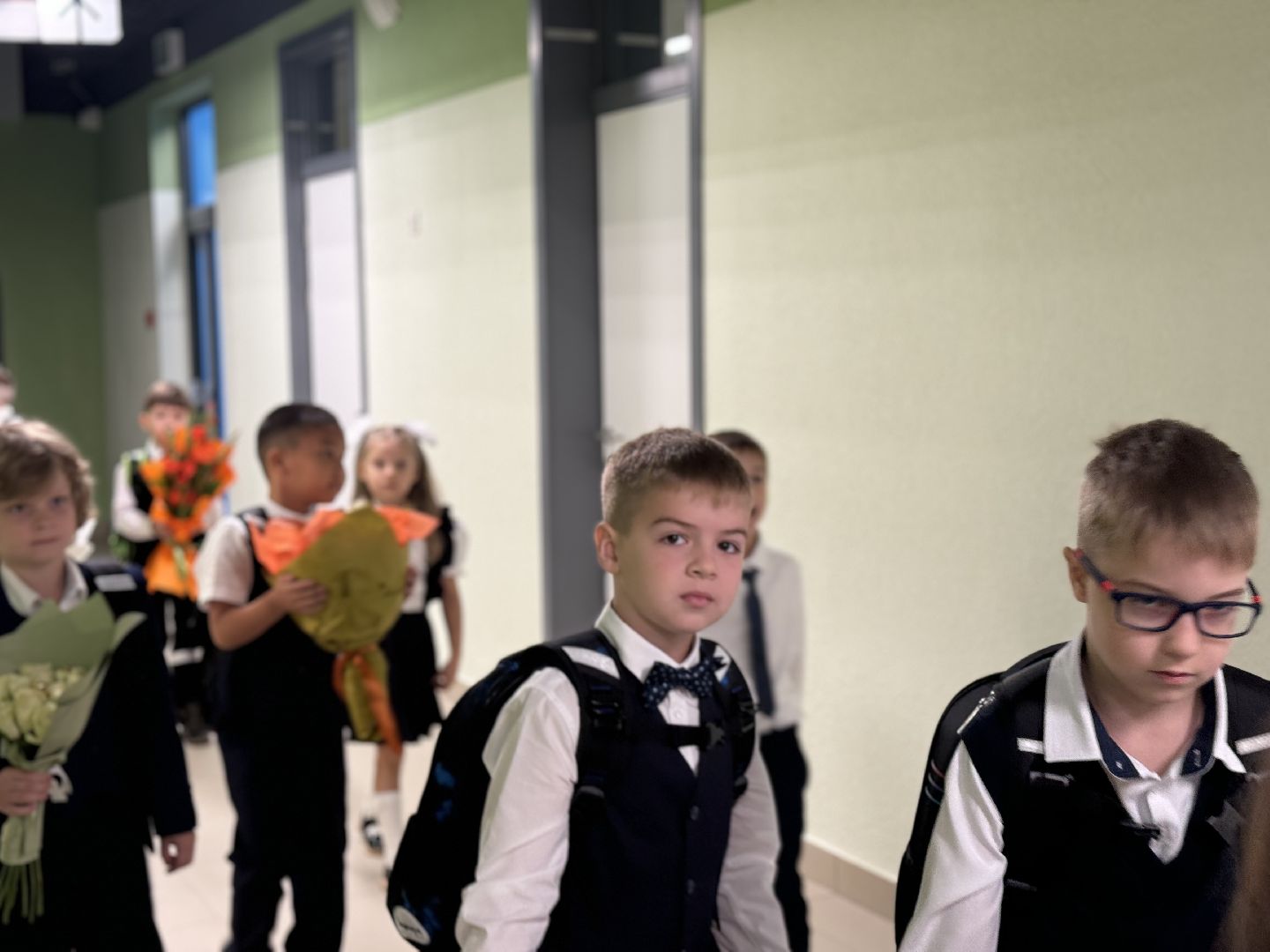 жк римский,  новая школа, ленинский городской округ, 1 сентября, первоклассники, линейка,