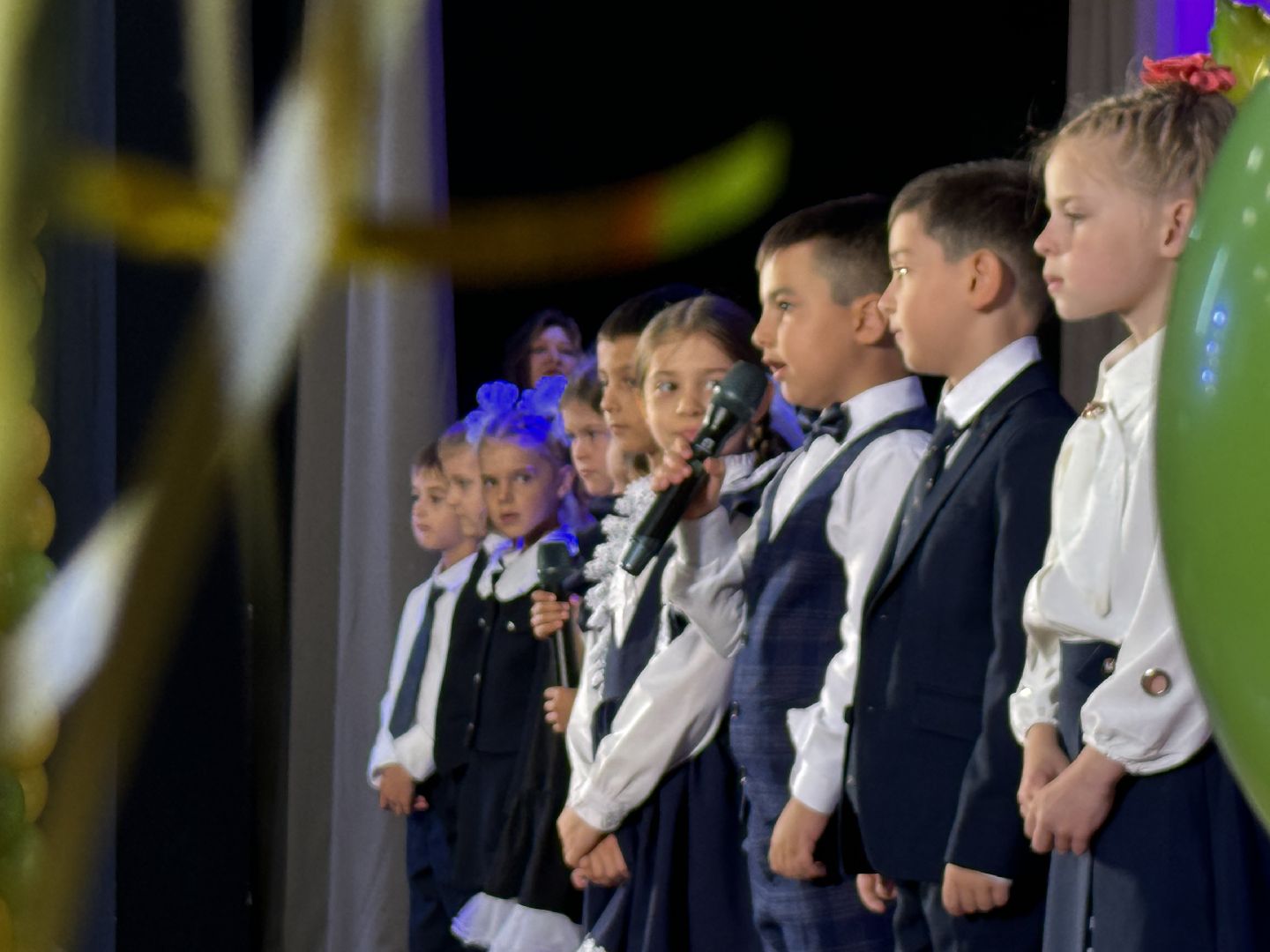 жк римский,  новая школа, ленинский городской округ, 1 сентября, первоклассники, линейка,