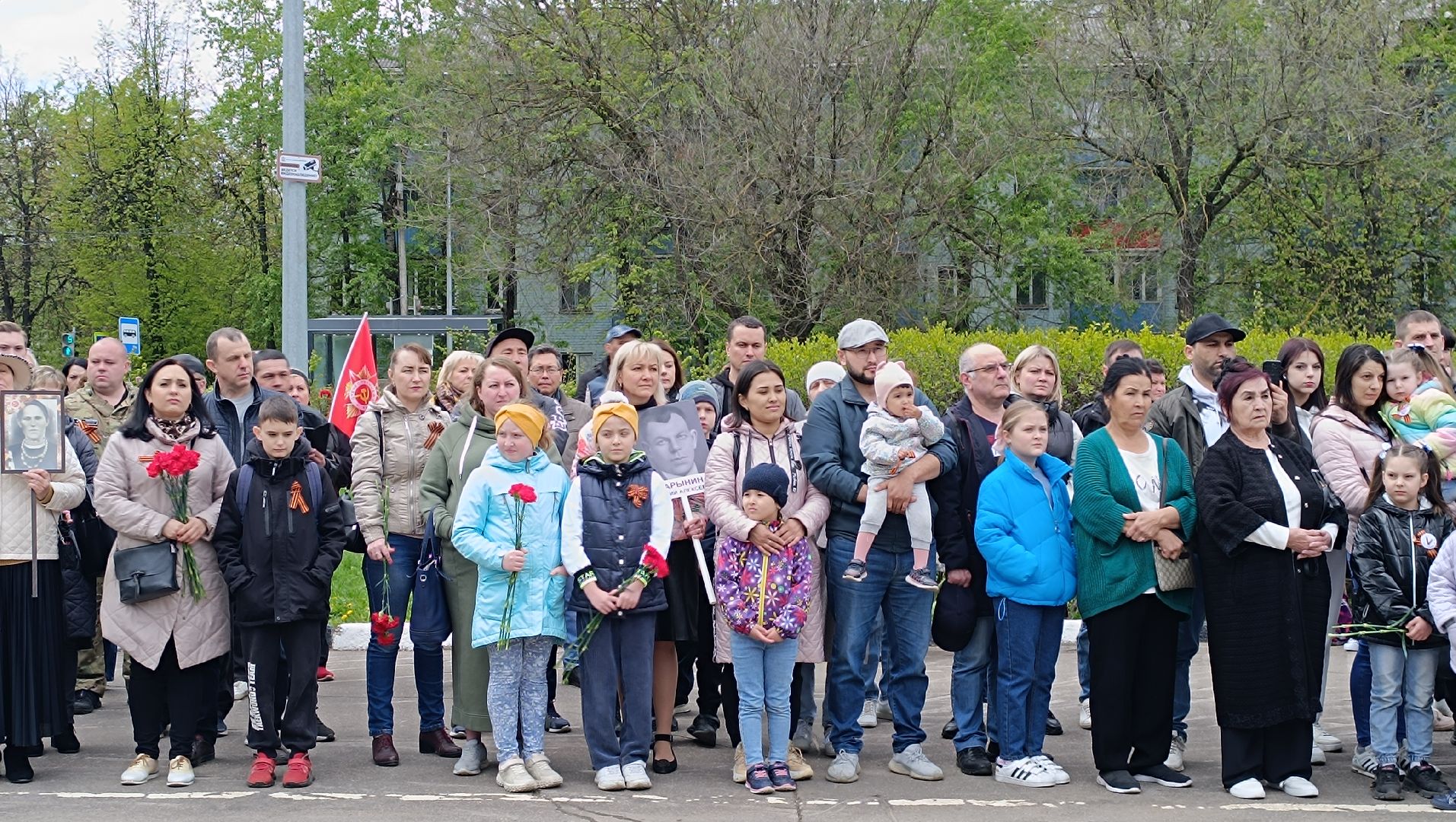 Лобня, митинг, цветы