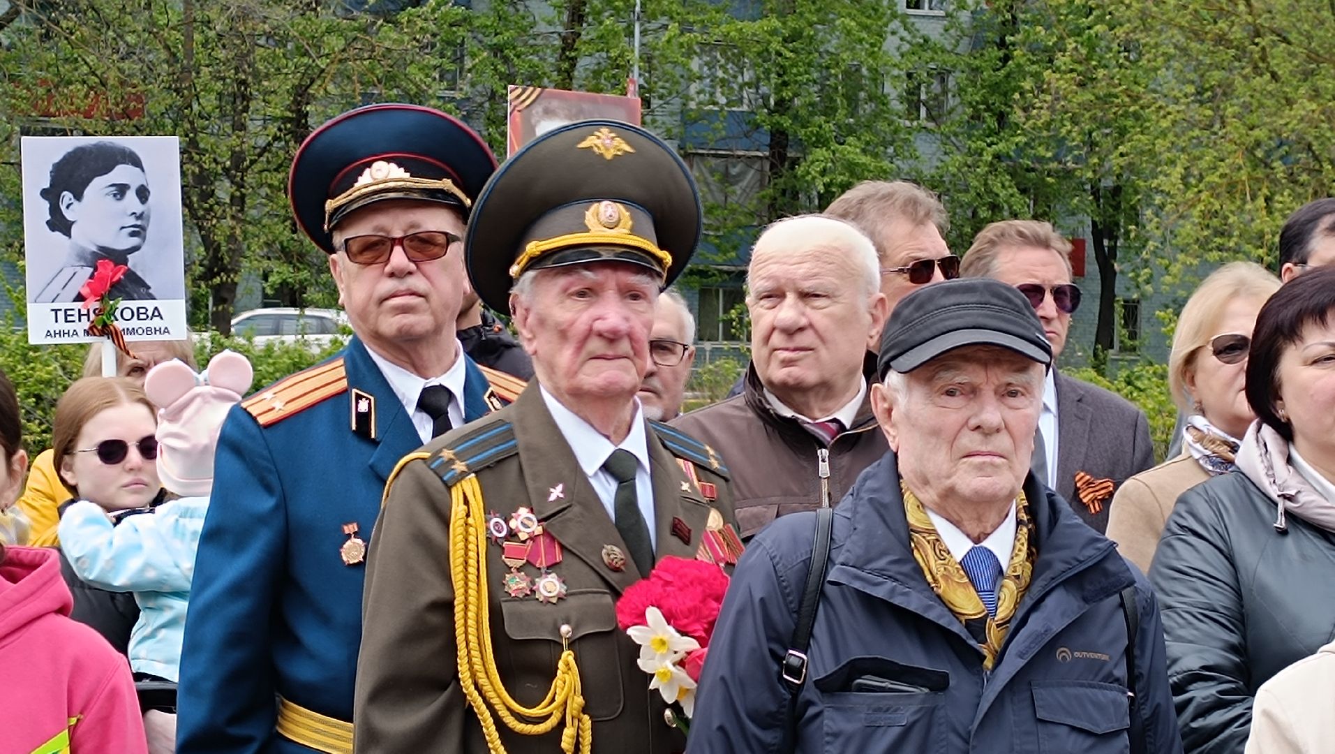 Лобня, митинг, цветы