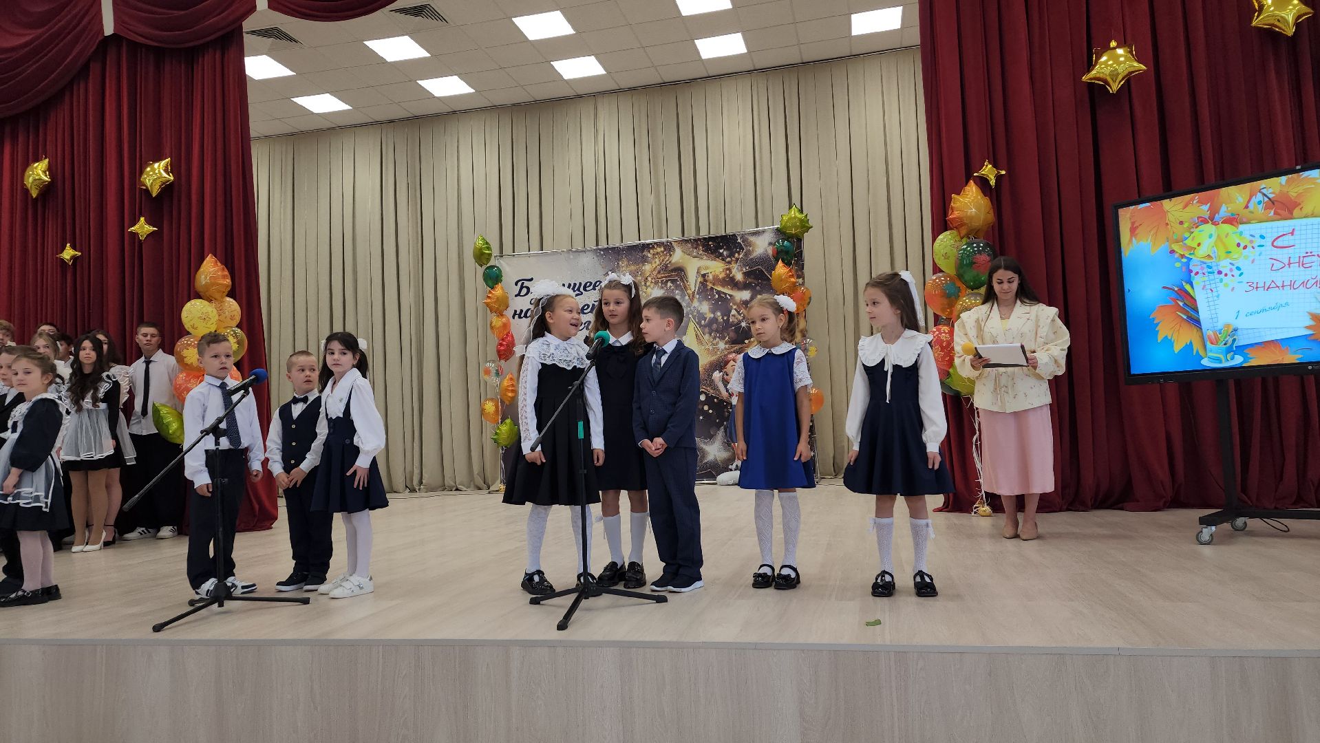 1 сентября, ашукино, капремонт школы, нацпроект, первоклассники, ашукинский образовательный комплекс,дети и родители, ученики, линейка, день знаний в школе,праздник,торжественная линейка,