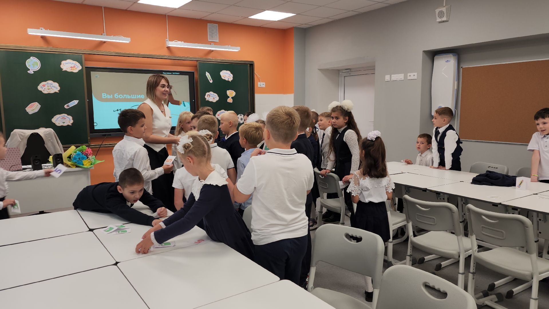 ашукино, ремонт школы, ашукинский образовательный комплекс, дети, день знаний, классный час,новое оборудование,кабинет, интерактивная доска,новая мебель,1 сентября,