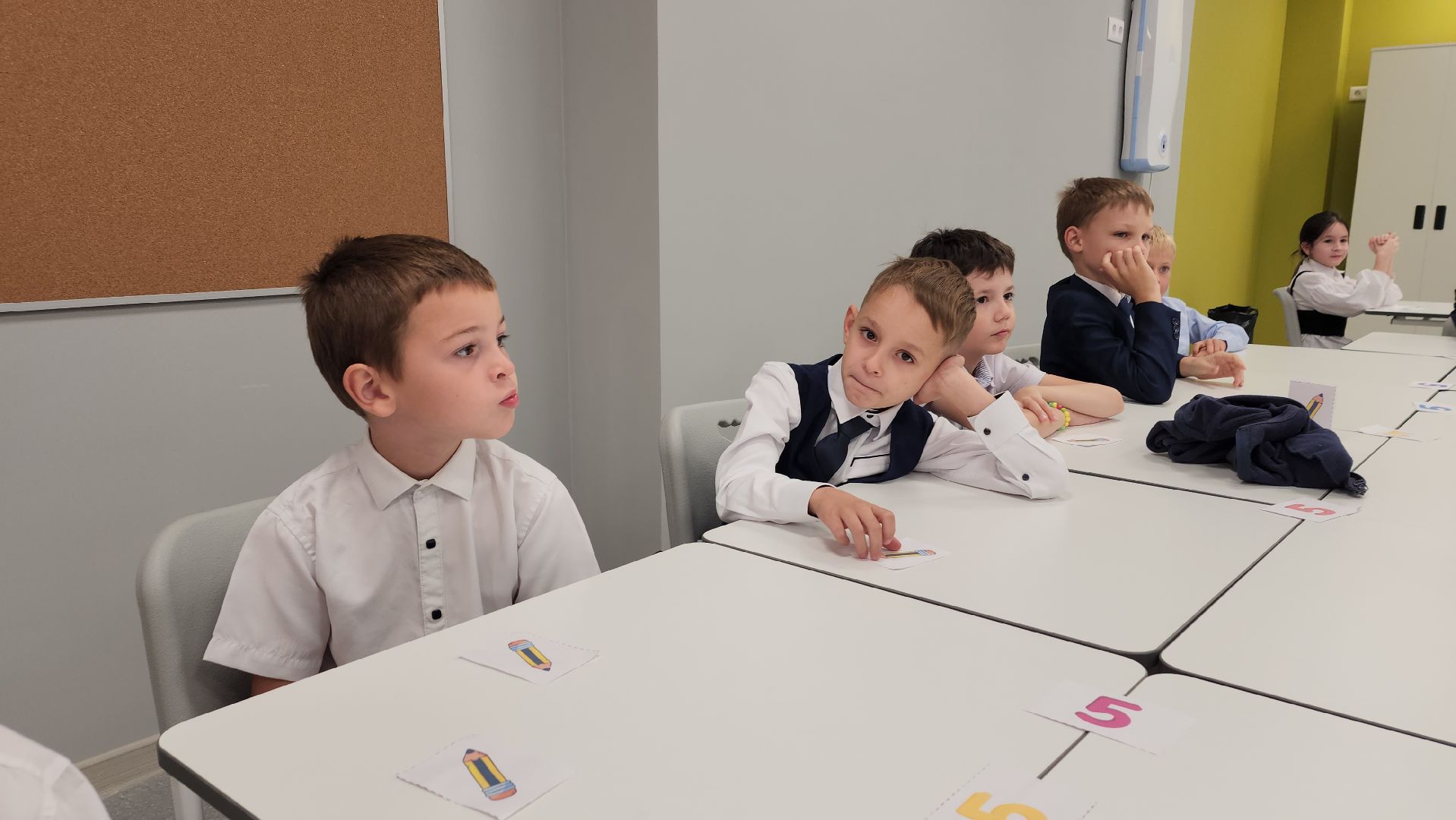 ашукино, ремонт школы, ашукинский образовательный комплекс, дети, день знаний, классный час,новое оборудование,кабинет, интерактивная доска,новая мебель,1 сентября,