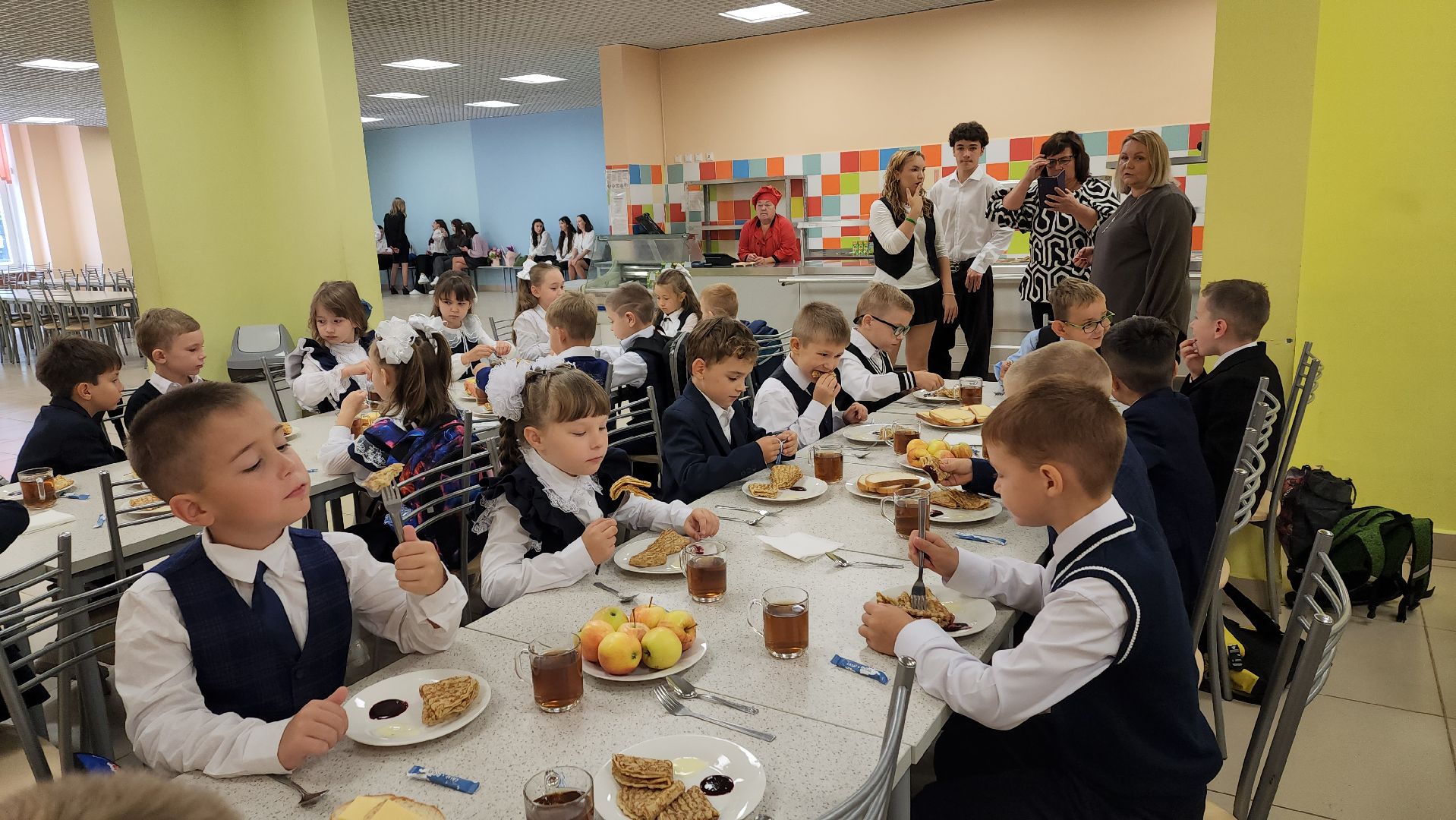 ашукино, ашукинский образовательный комплекс, столовая, школьная столовая, новое меню,мороженое, блюда, чай, меню в столовой, меню новые блюда, школьники,