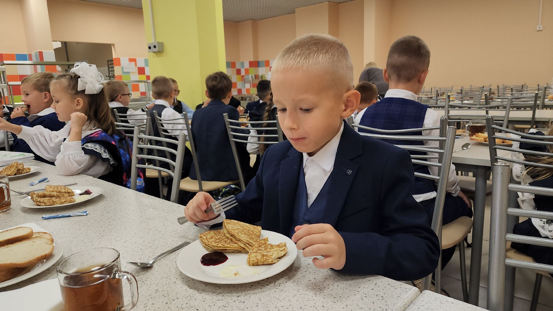 ашукино, ашукинский образовательный комплекс, столовая, школьная столовая, новое меню,мороженое, блюда, чай, меню в столовой, меню новые блюда, школьники,