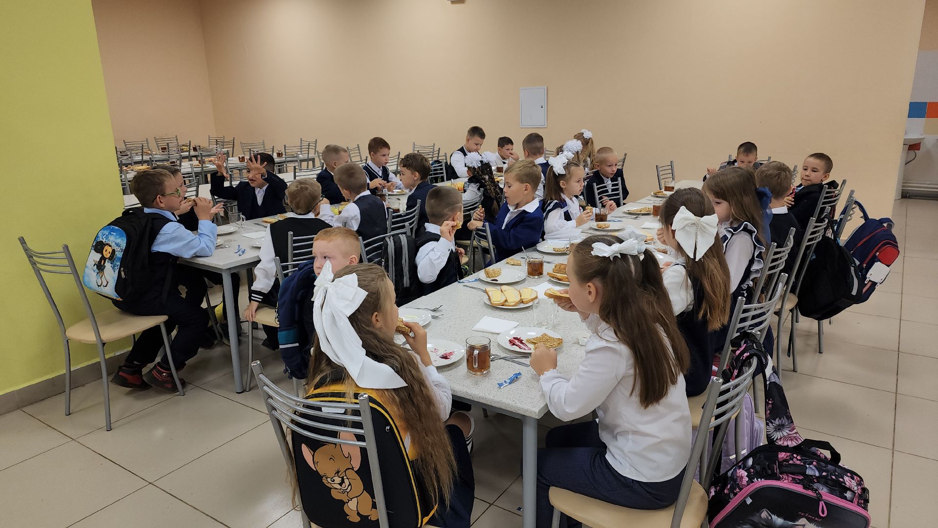 ашукино, ашукинский образовательный комплекс, столовая, школьная столовая, новое меню,мороженое, блюда, чай, меню в столовой, меню новые блюда, школьники,