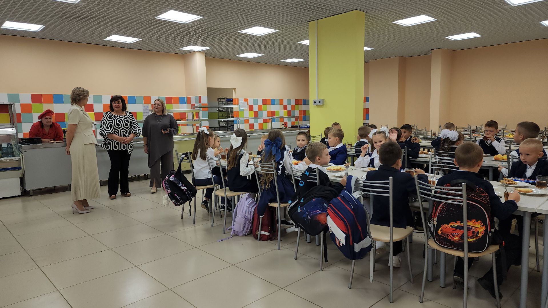 ашукино, ашукинский образовательный комплекс, столовая, школьная столовая, новое меню,мороженое, блюда, чай, меню в столовой, меню новые блюда, школьники,