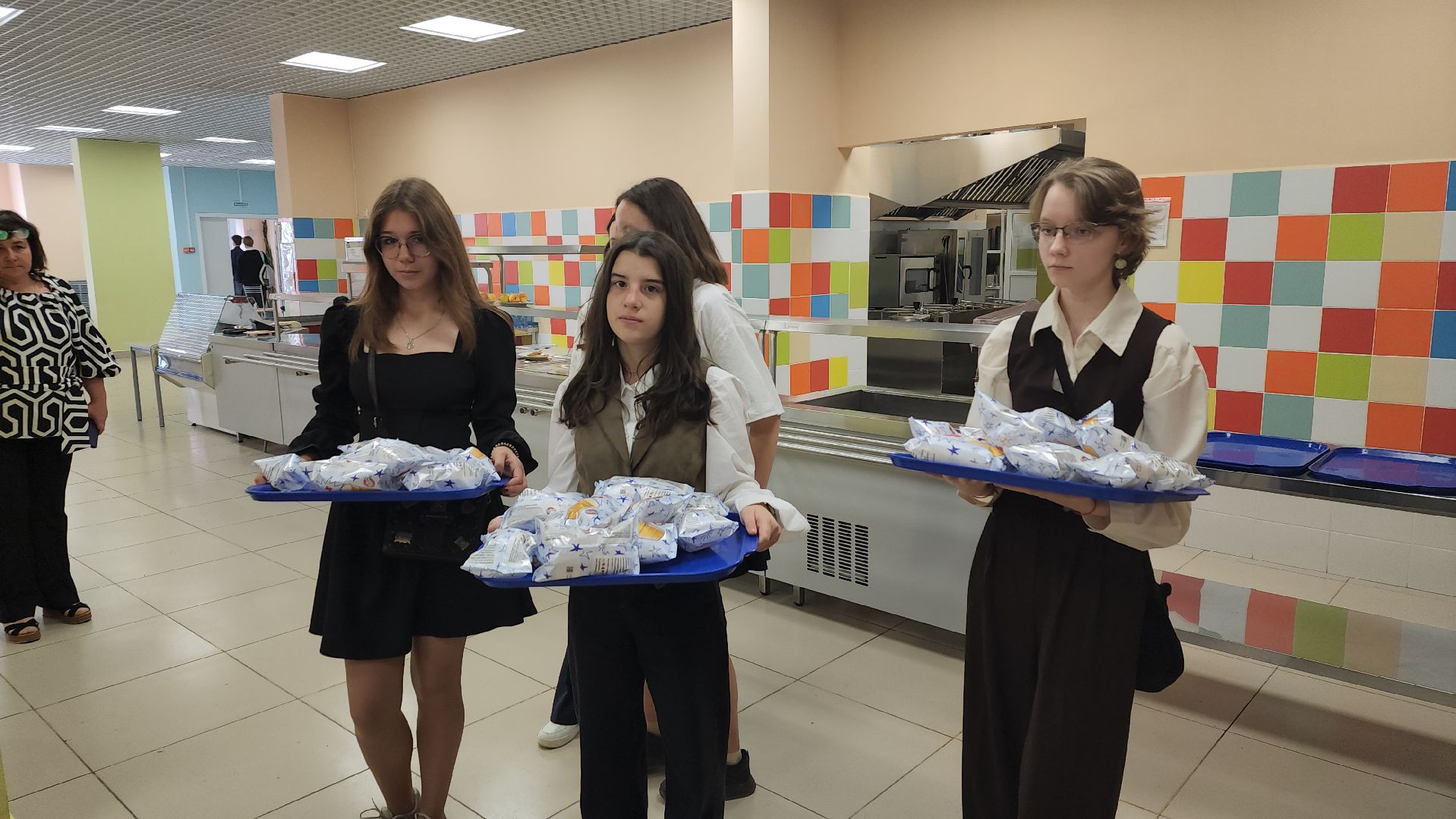 ашукино, ашукинский образовательный комплекс, столовая, школьная столовая, новое меню,мороженое, блюда, чай, меню в столовой, меню новые блюда, школьники,