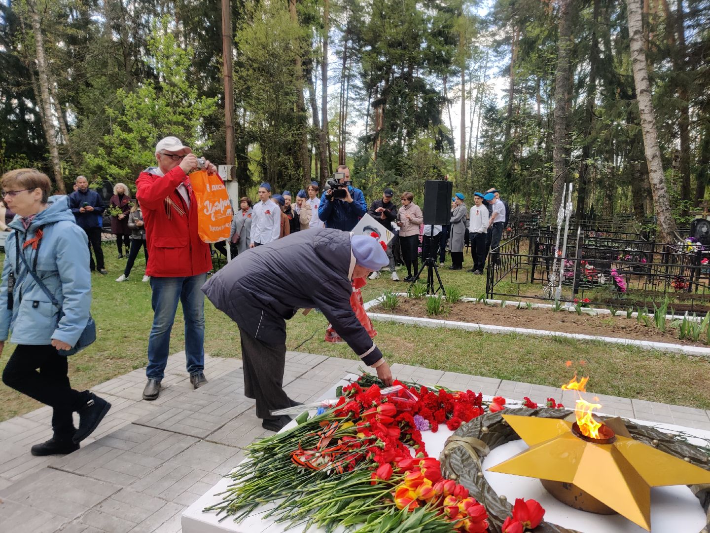 Красноармейск, Пушкинский, День Победы, памятник погибшим лётчикам, возложение цветовов