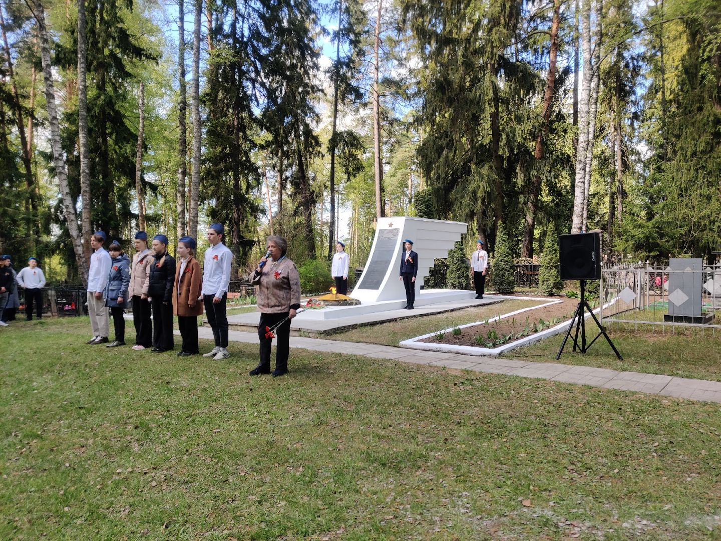 Красноармейск, Пушкинский, День Победы, памятник погибшим лётчикам, возложение цветовов