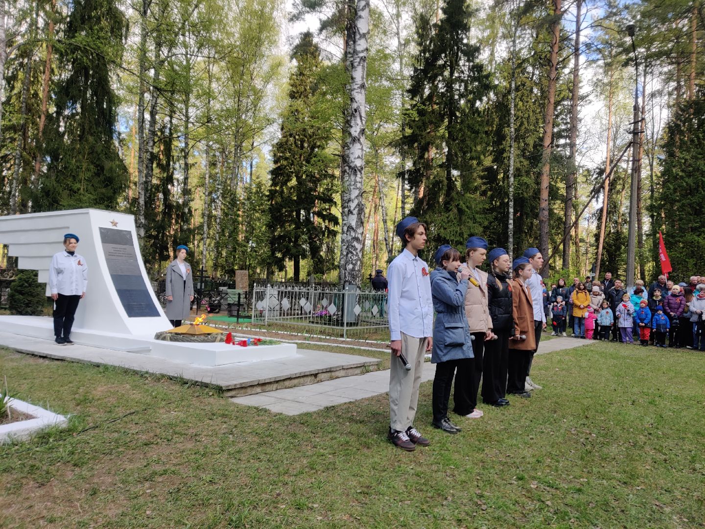 Красноармейск, Пушкинский, День Победы, памятник погибшим лётчикам, возложение цветовов