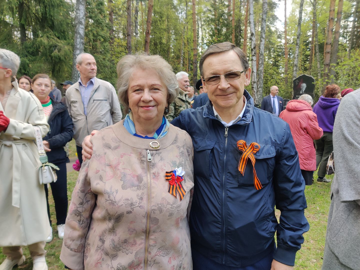 Красноармейск, Пушкинский, День Победы, памятник погибшим лётчикам, возложение цветовов