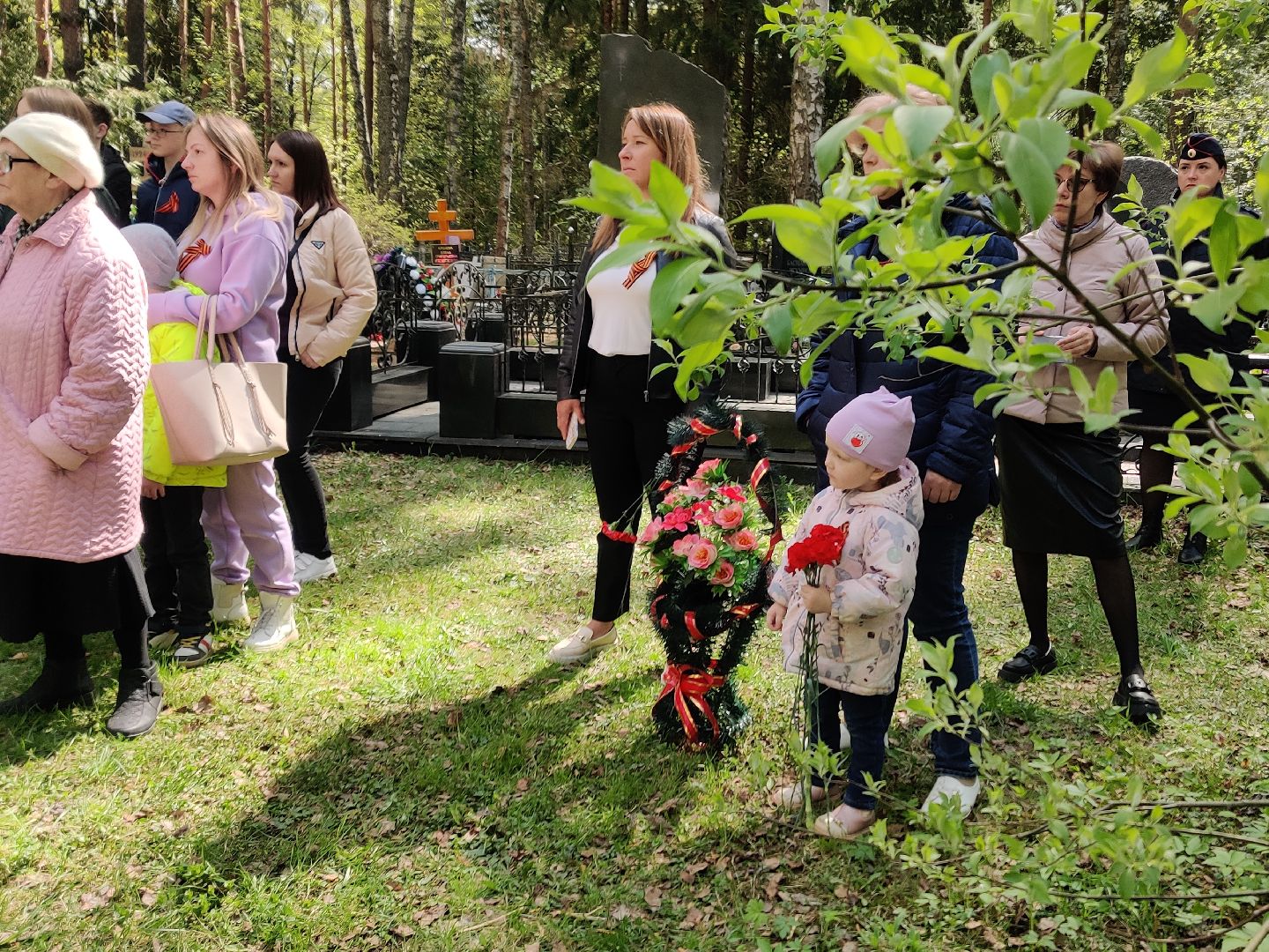 Красноармейск, Пушкинский, День Победы, памятник погибшим лётчикам, возложение цветовов