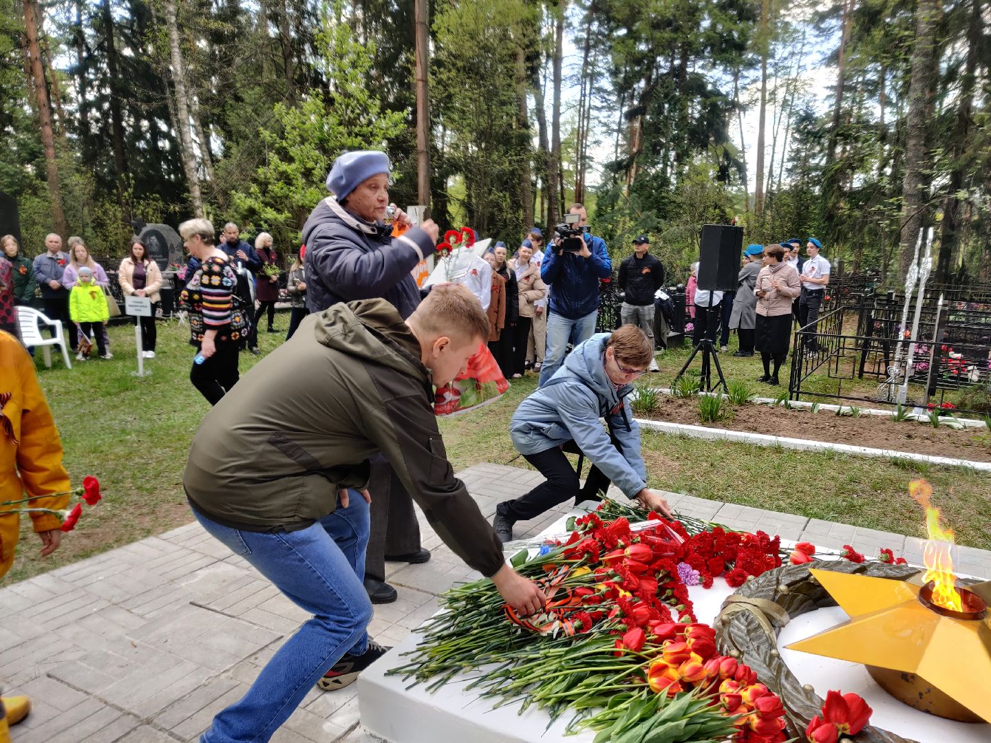 Красноармейск, Пушкинский, День Победы, памятник погибшим лётчикам, возложение цветовов