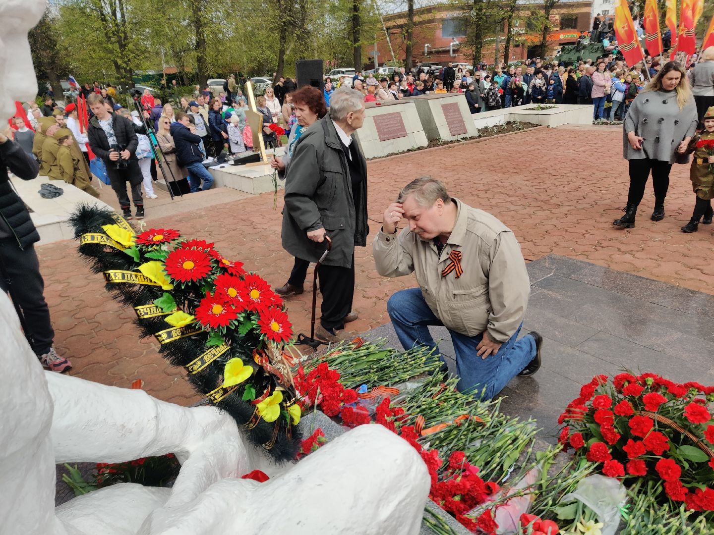 Красноармейск, Пушкинский, День Победы, Плошадь Победы, возложение цветов