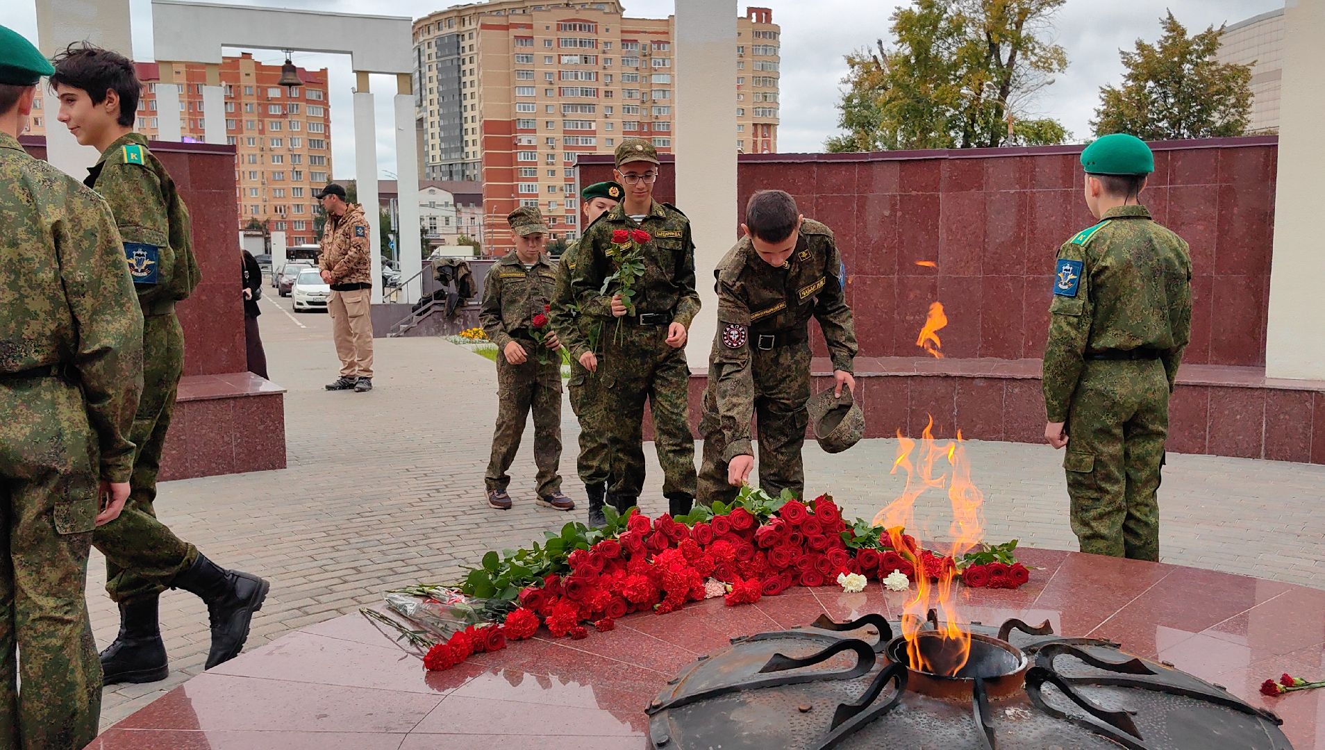 возложение цветов, вечный огонь, мемориал, юнармейцы, Беслан, митинг,  теракт,