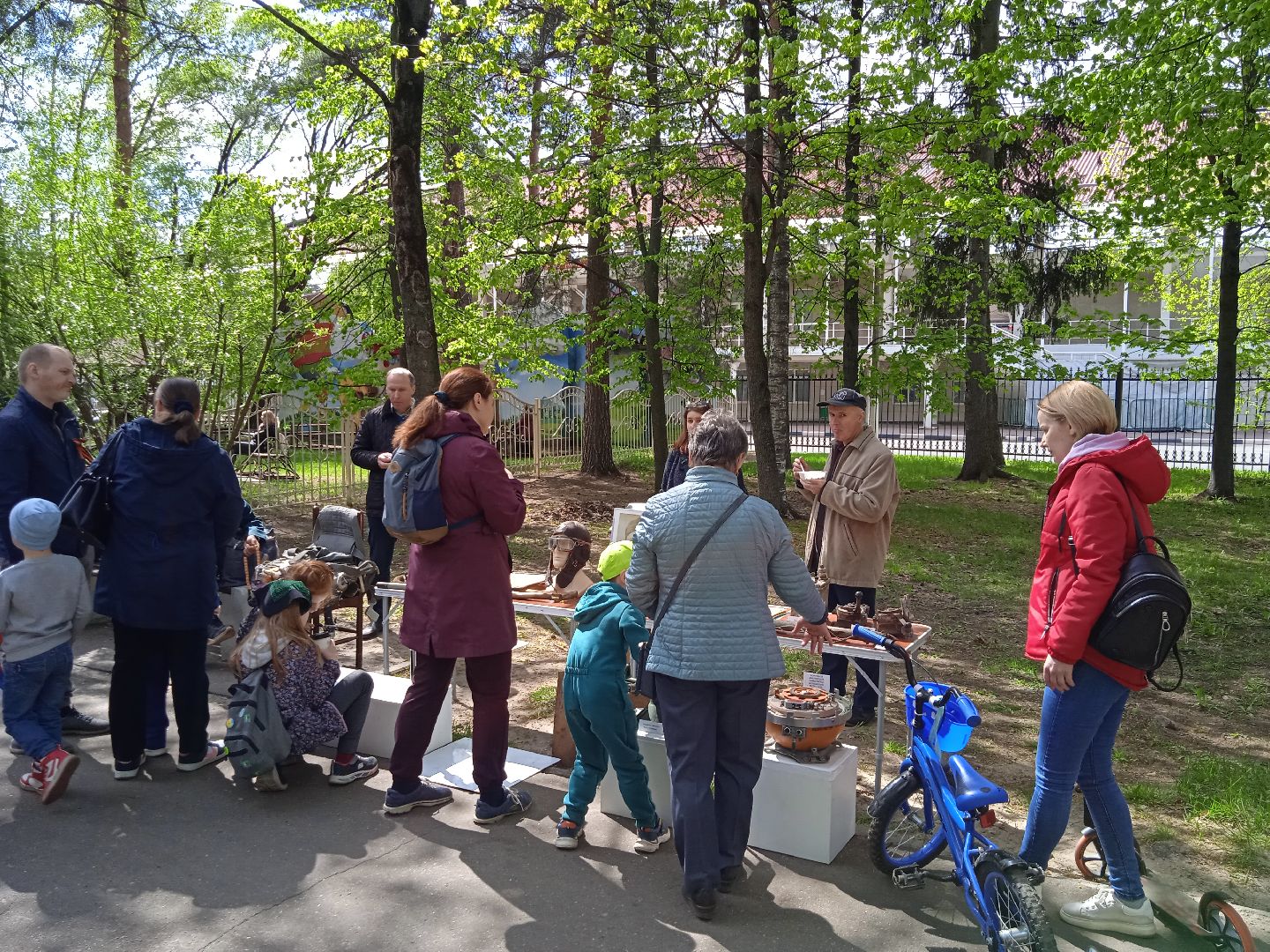 городской, парк, гуляния, рыцари, современные, меч, лук