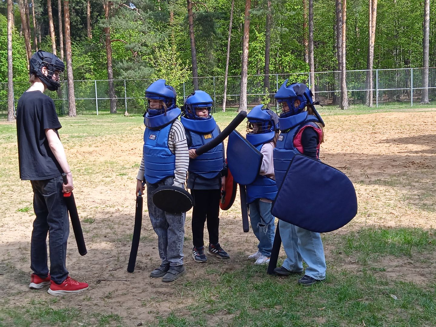 городской, парк, гуляния, рыцари, современные, меч, лук