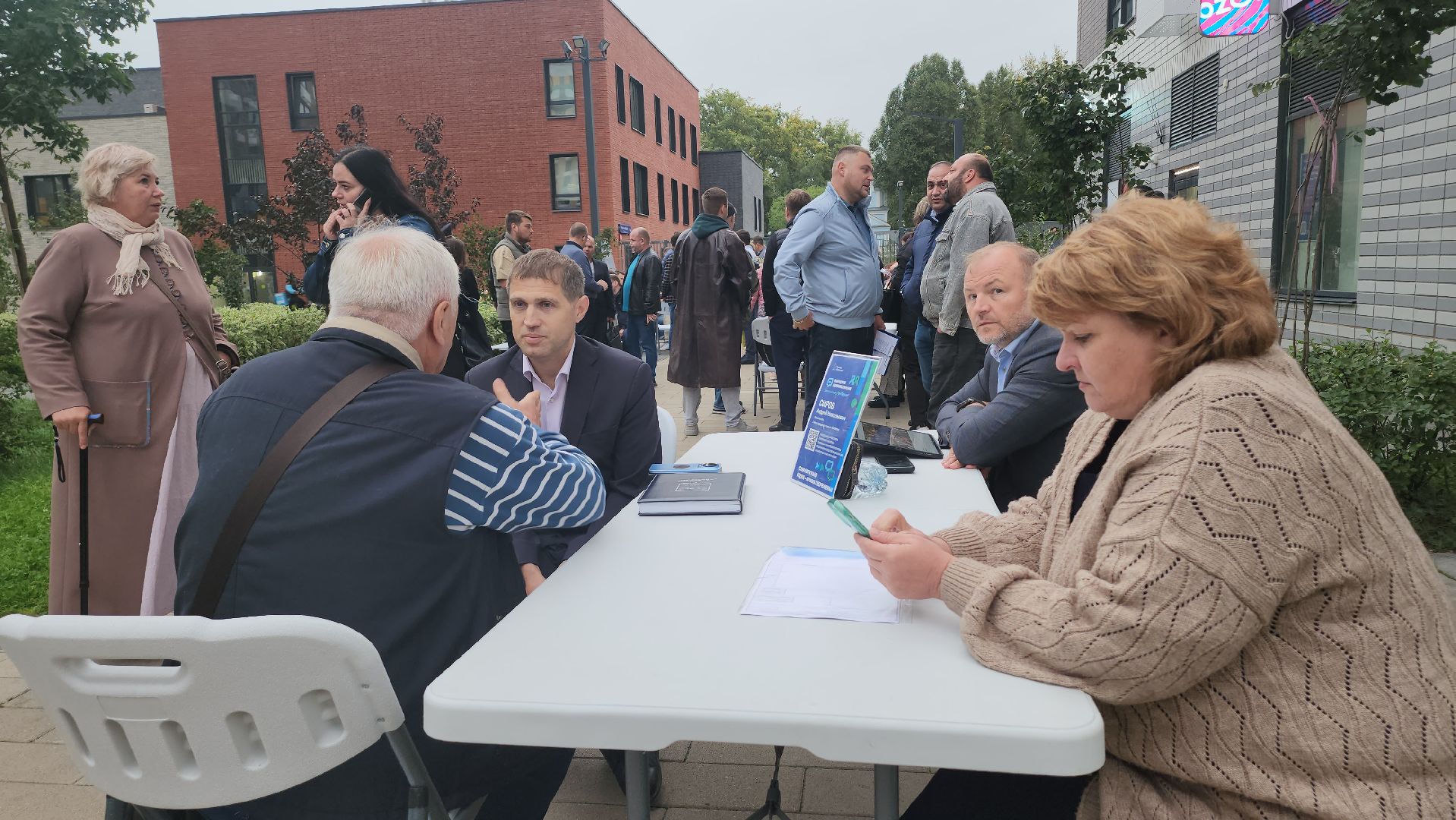 люберцы, выездная администрация, глава городского округа люберцы владимир волков, жители, строители , новая школа,