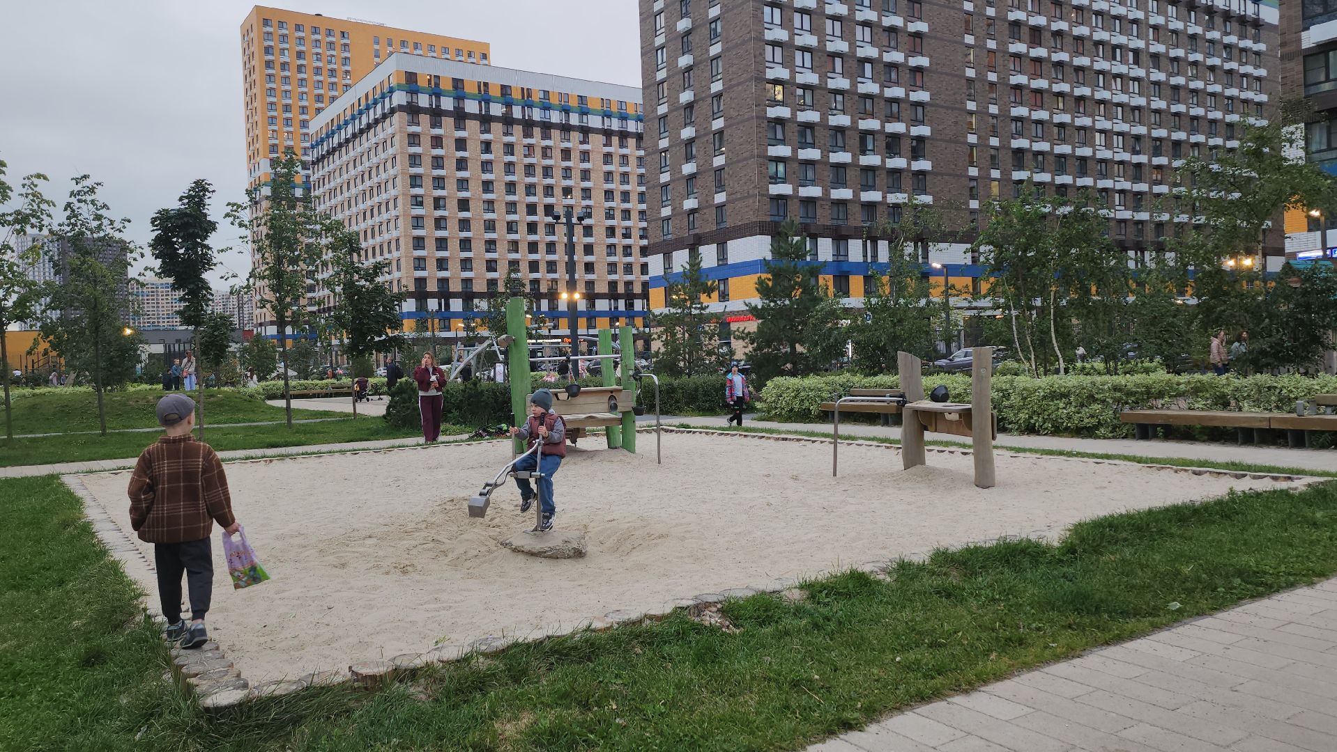 люберцы, выездная администрация, глава городского округа люберцы владимир волков, жители, строители , новая школа,