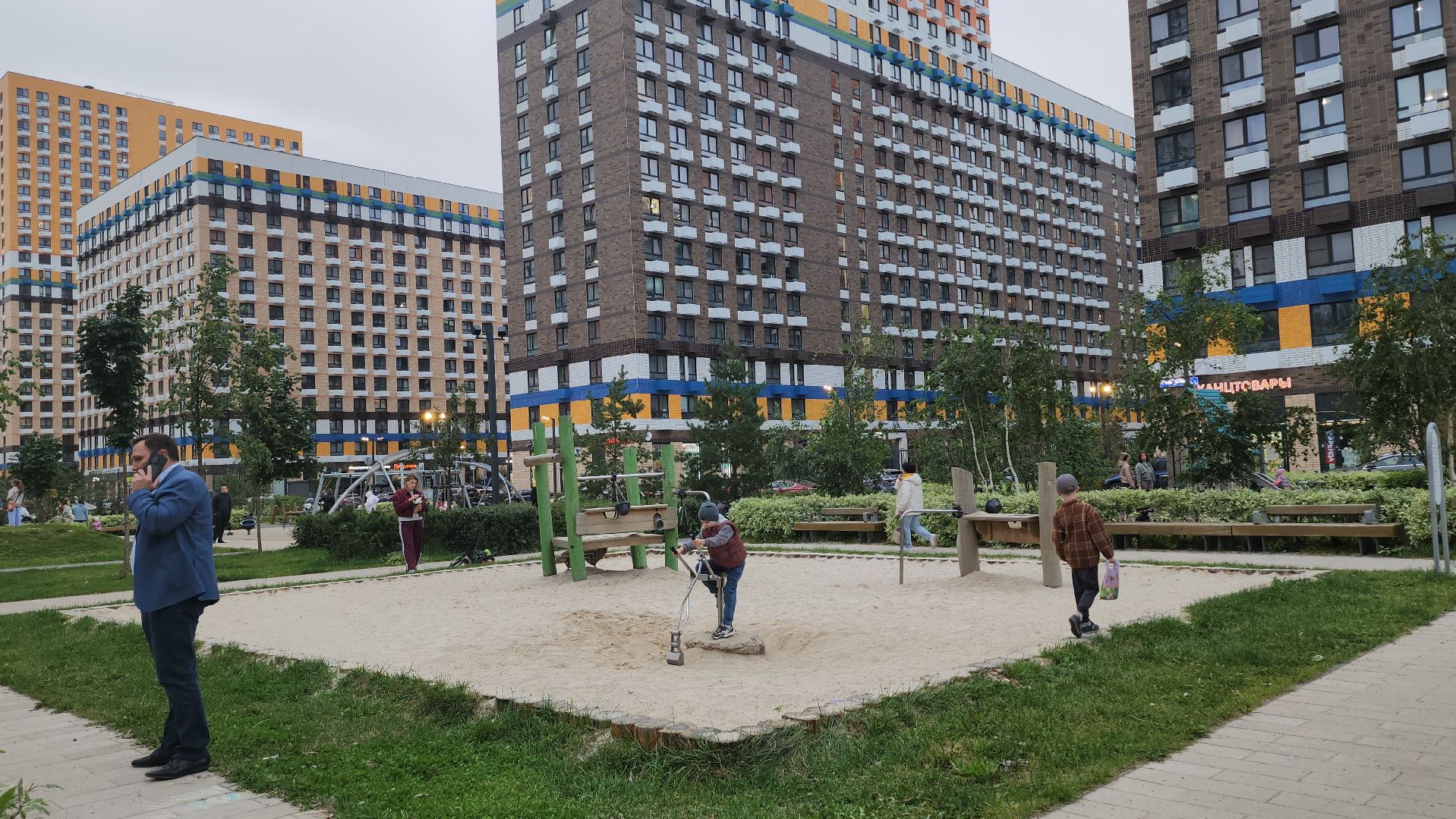 люберцы, выездная администрация, глава городского округа люберцы владимир волков, жители, строители , новая школа,