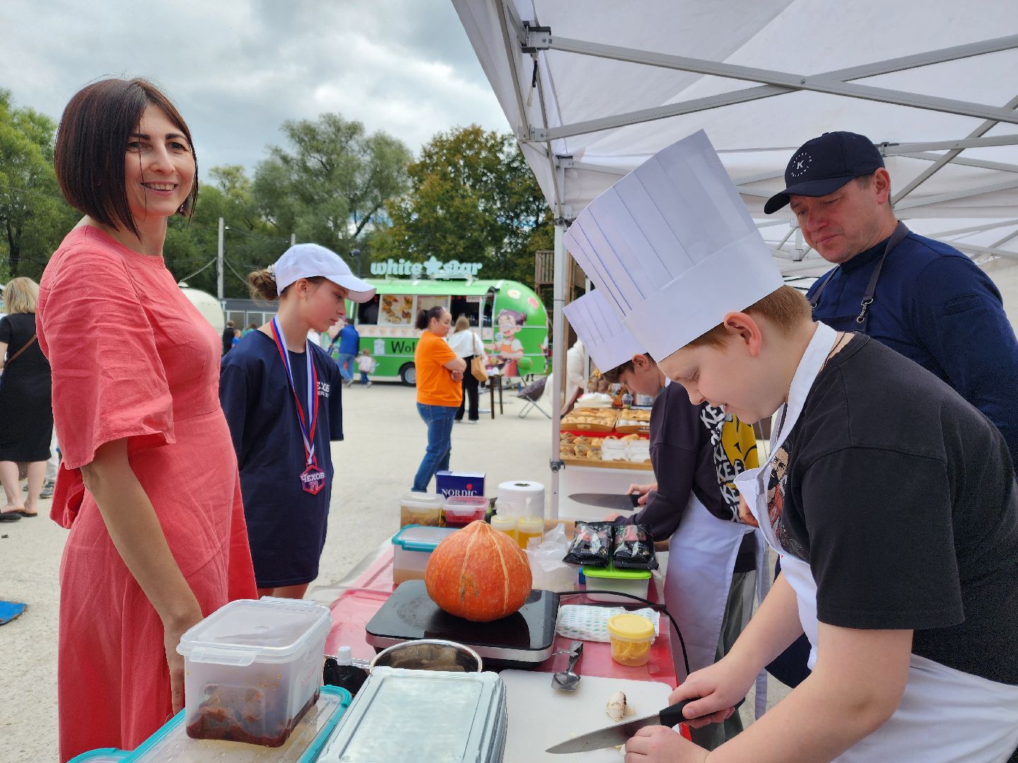 чехов, день города, праздник, гастрономический фестиваль, кухни народов россии, готовка блюд, мастер-классы, конкурсы, цирковое шоу, альпаки, цирковые номера, фотозоны, ярмарка, анимация, фудкорт,чеховская кухня, розыгрыш призов,исторические реконструкции,