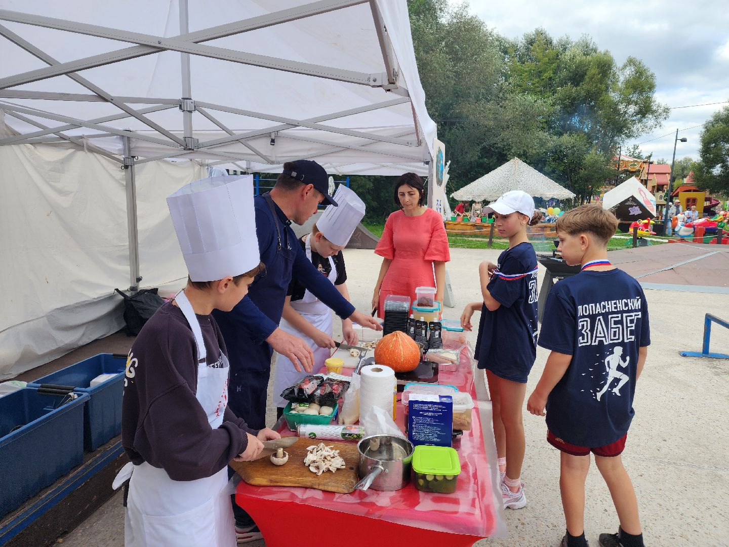 чехов, день города, праздник, гастрономический фестиваль, кухни народов россии, готовка блюд, мастер-классы, конкурсы, цирковое шоу, альпаки, цирковые номера, фотозоны, ярмарка, анимация, фудкорт,чеховская кухня, розыгрыш призов,исторические реконструкции,