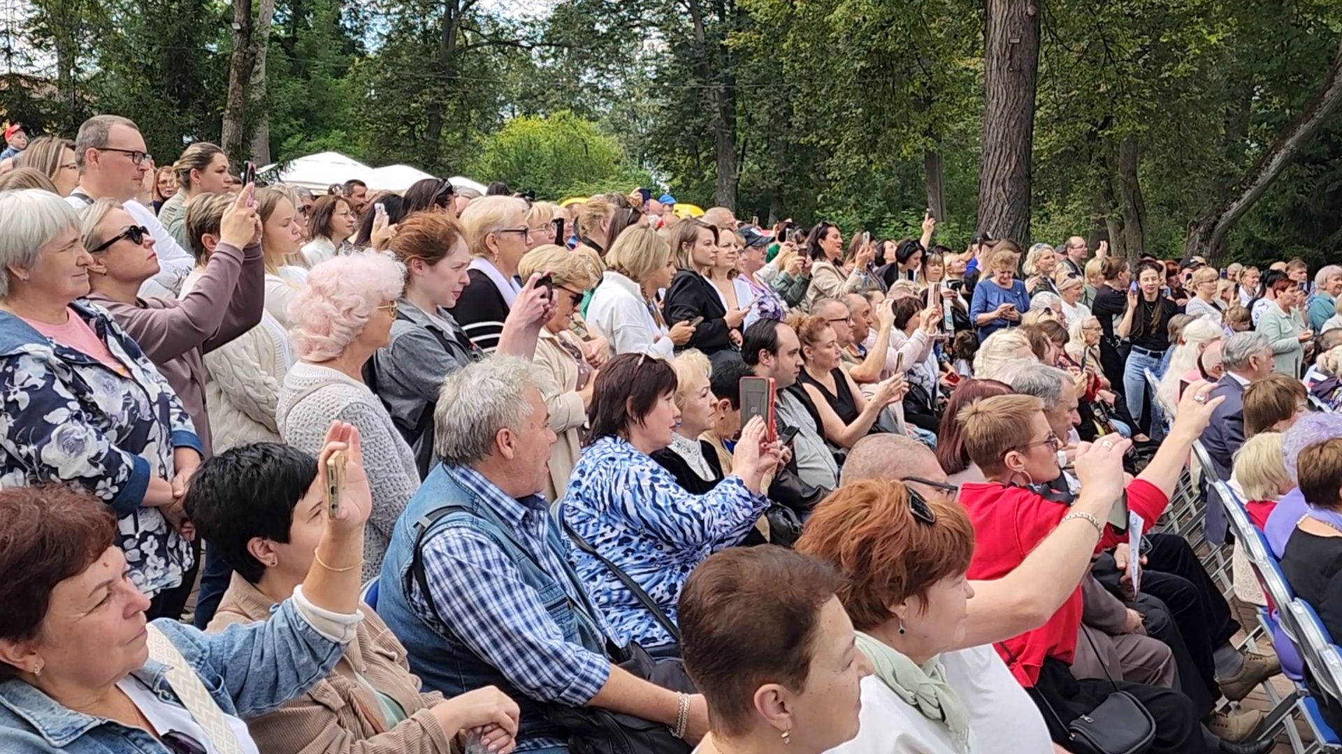 чехов, день города, праздничный концерт, звезды эстрады, алексей глызин, рок-фестиваль,   трибьют-группы кино и ACDC, чествование жителей, награждение жителей, мастер-классы, конкурсы, песни и танцы, анимация, рок-концерт, группы вираж триада рубиновый вторник, глава округа михаил собакин,