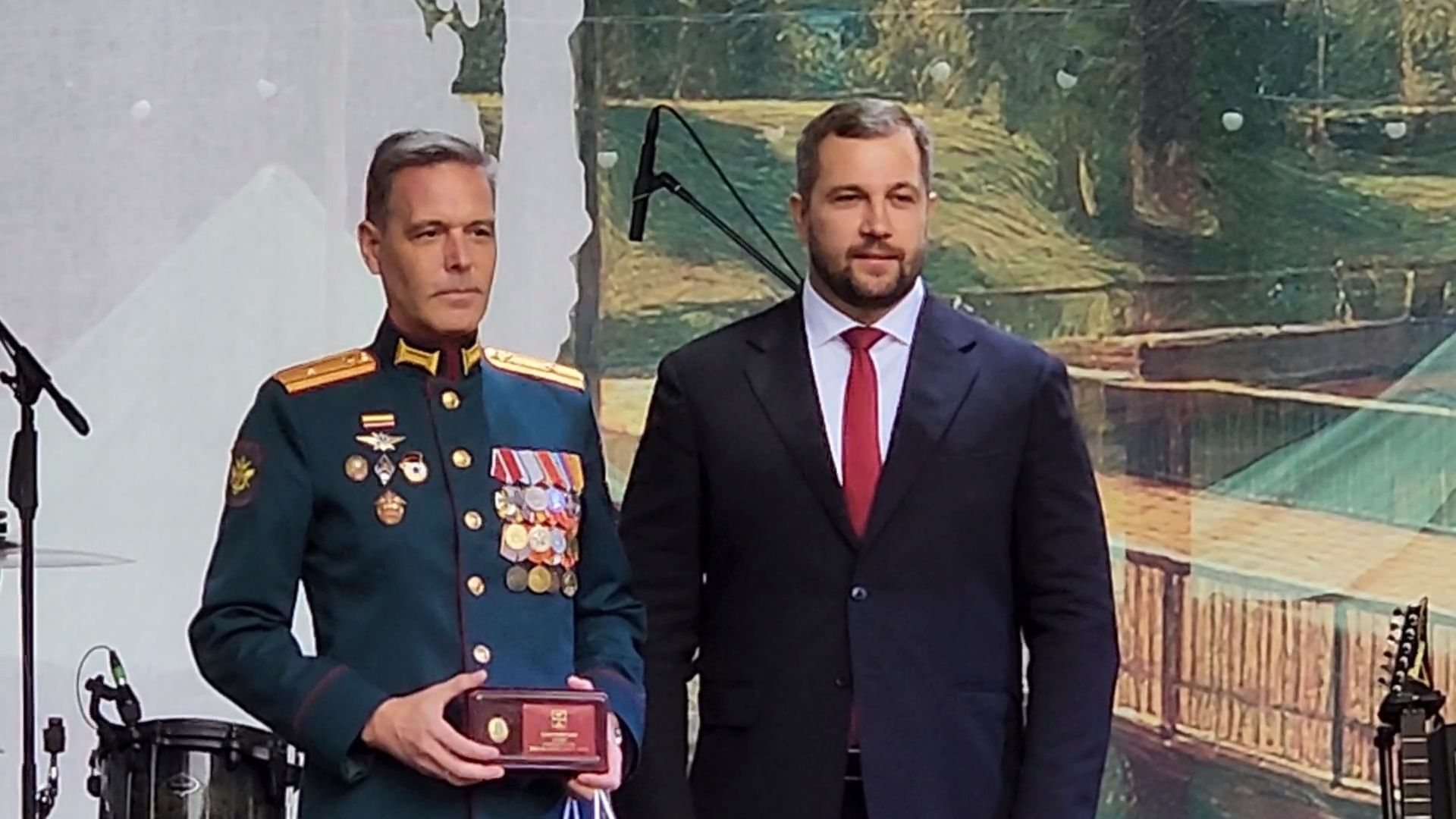 чехов, день города, праздничный концерт, звезды эстрады, алексей глызин, рок-фестиваль,   трибьют-группы кино и ACDC, чествование жителей, награждение жителей, мастер-классы, конкурсы, песни и танцы, анимация, рок-концерт, группы вираж триада рубиновый вторник, глава округа михаил собакин,