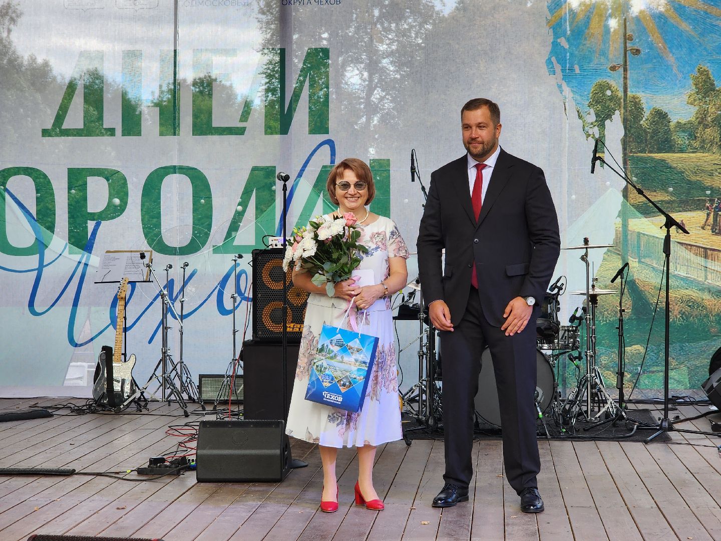 чехов, день города, праздничный концерт, звезды эстрады, алексей глызин, рок-фестиваль,   трибьют-группы кино и ACDC, чествование жителей, награждение жителей, мастер-классы, конкурсы, песни и танцы, анимация, рок-концерт, группы вираж триада рубиновый вторник, глава округа михаил собакин,