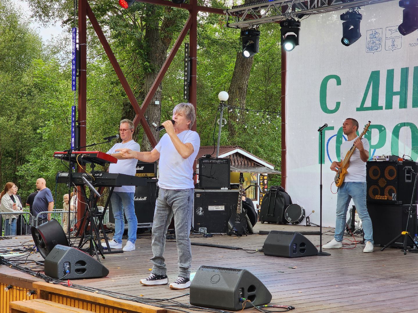 чехов, день города, праздничный концерт, звезды эстрады, алексей глызин, рок-фестиваль,   трибьют-группы кино и ACDC, чествование жителей, награждение жителей, мастер-классы, конкурсы, песни и танцы, анимация, рок-концерт, группы вираж триада рубиновый вторник, глава округа михаил собакин,